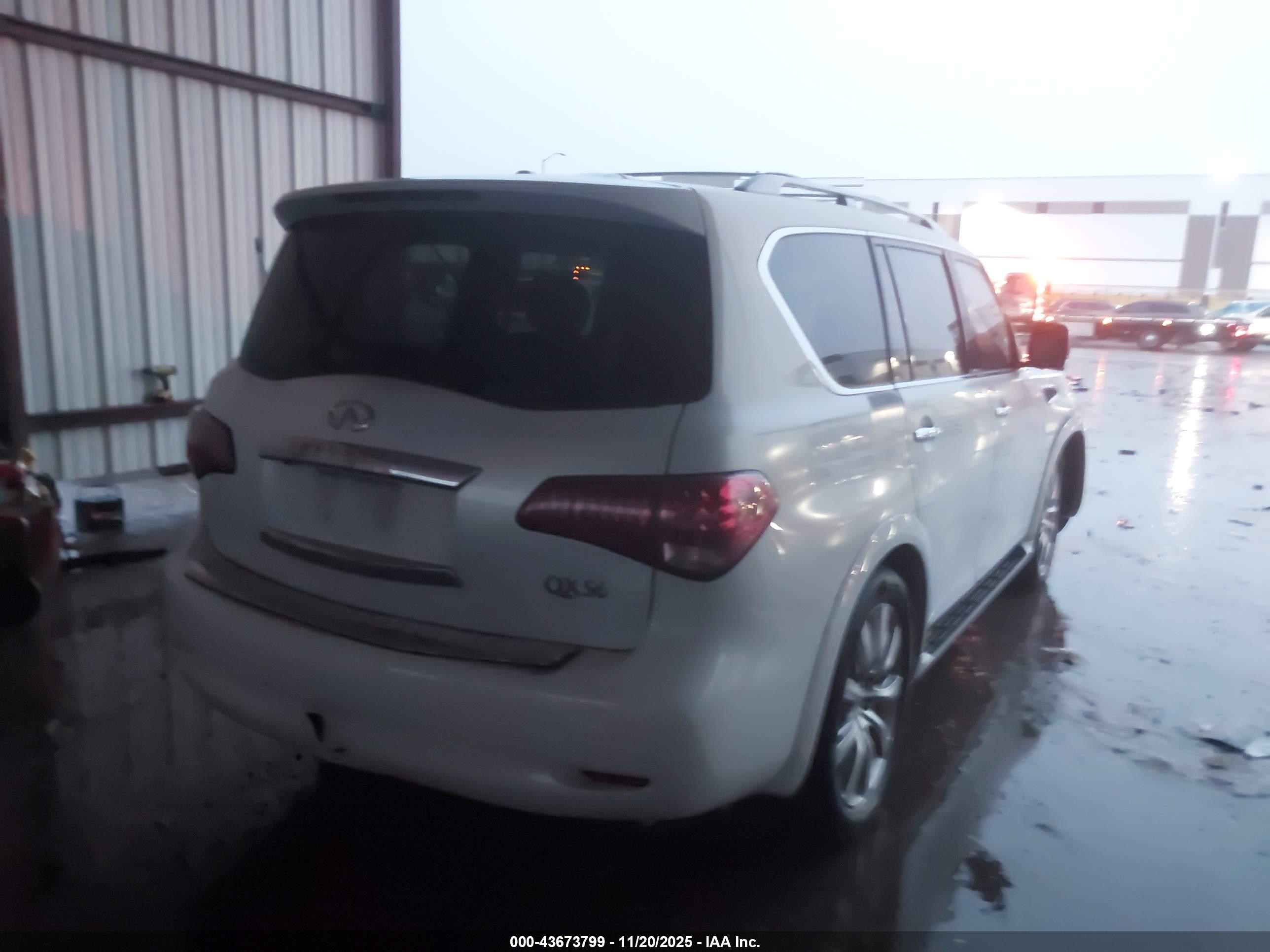 INFINITI QX56 image 4