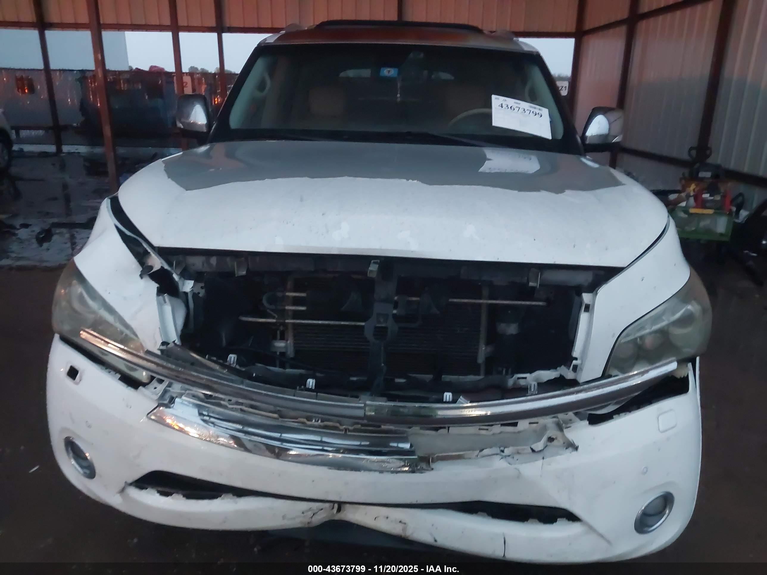 INFINITI QX56 image 6