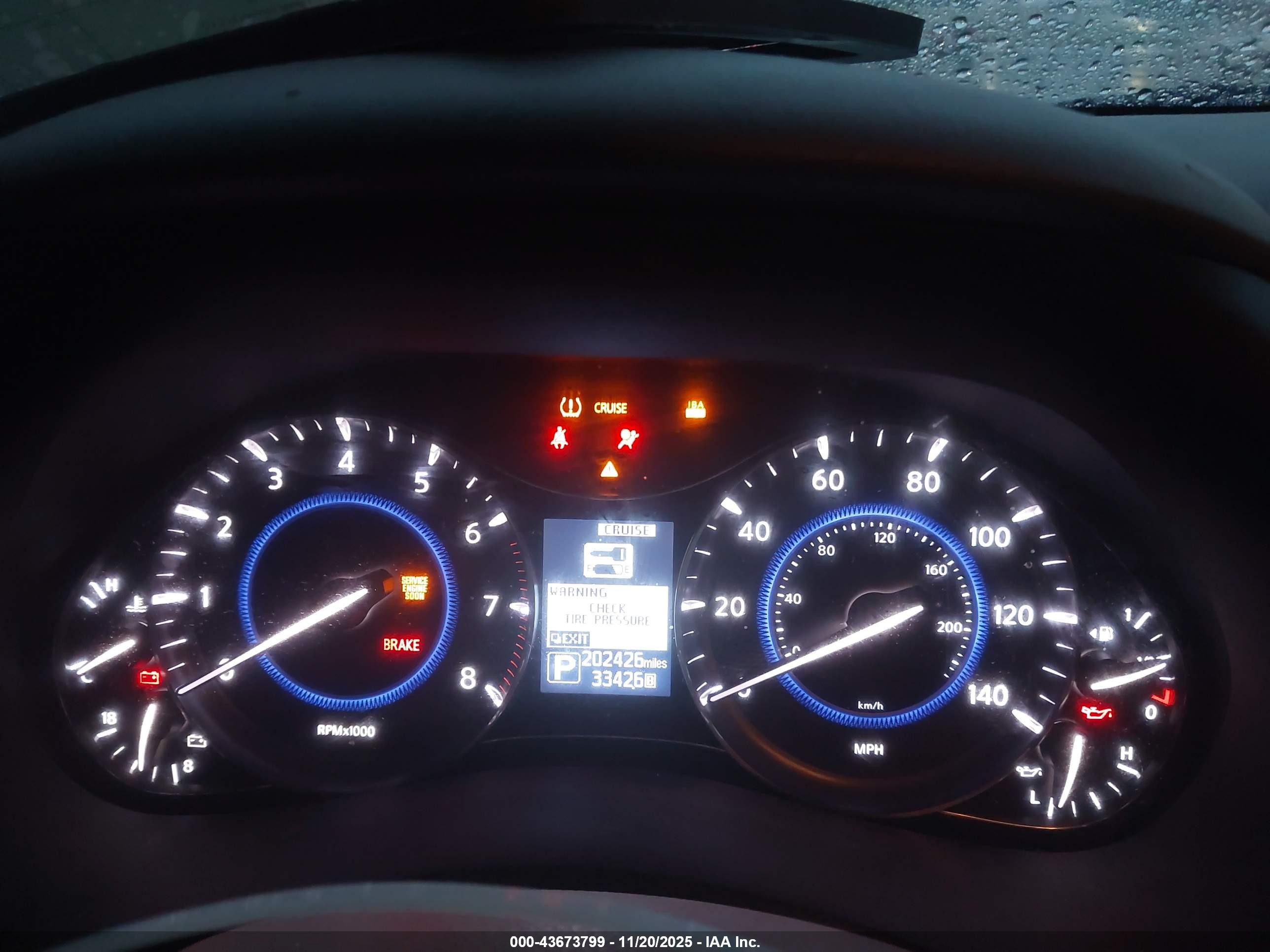 INFINITI QX56 image 7