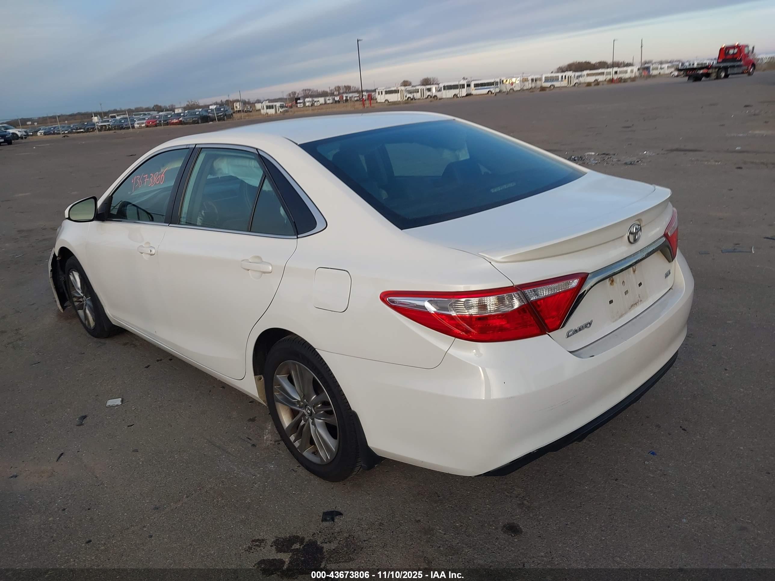 TOYOTA CAMRY image 3