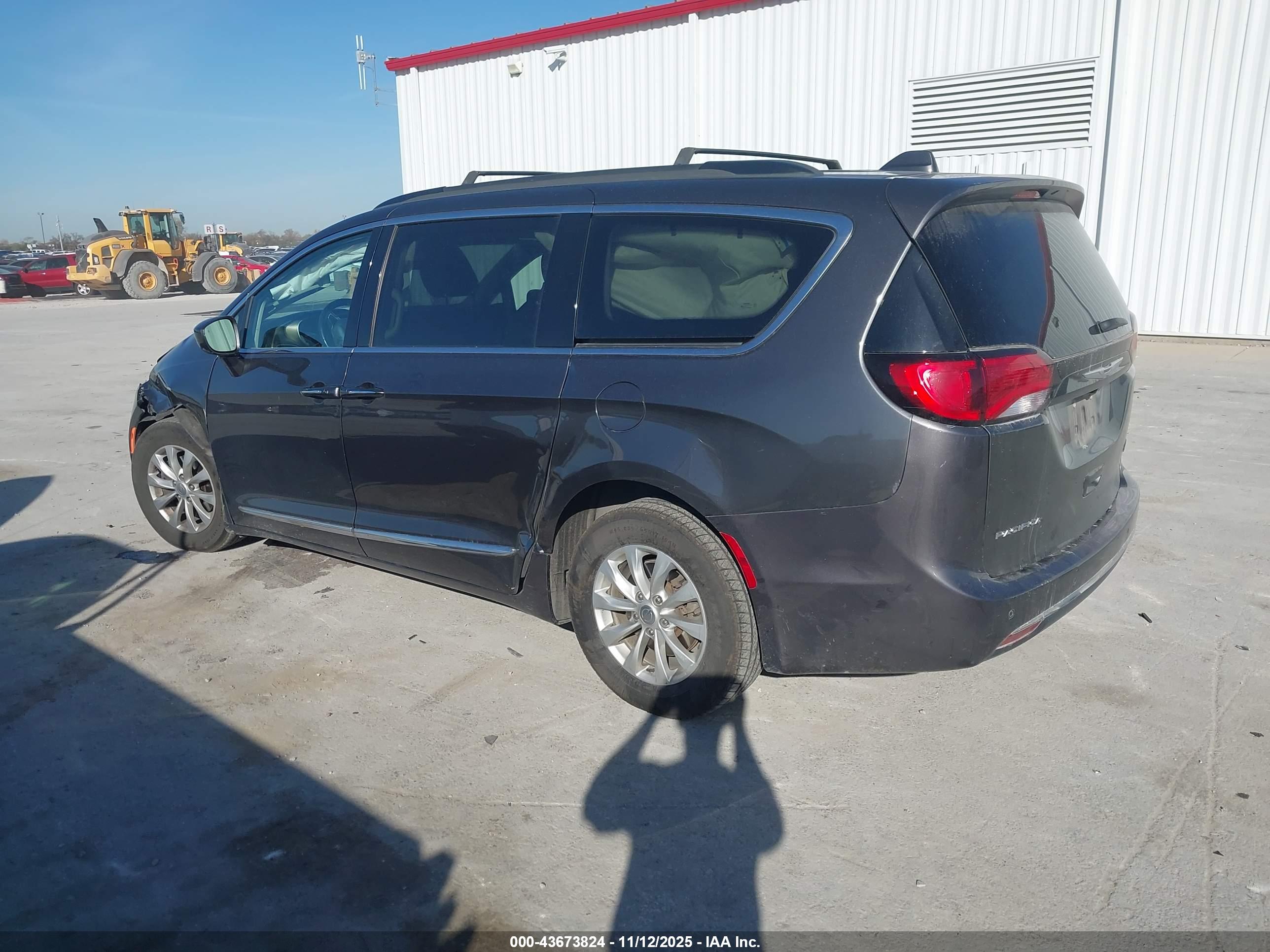CHRYSLER PACIFICA image 3