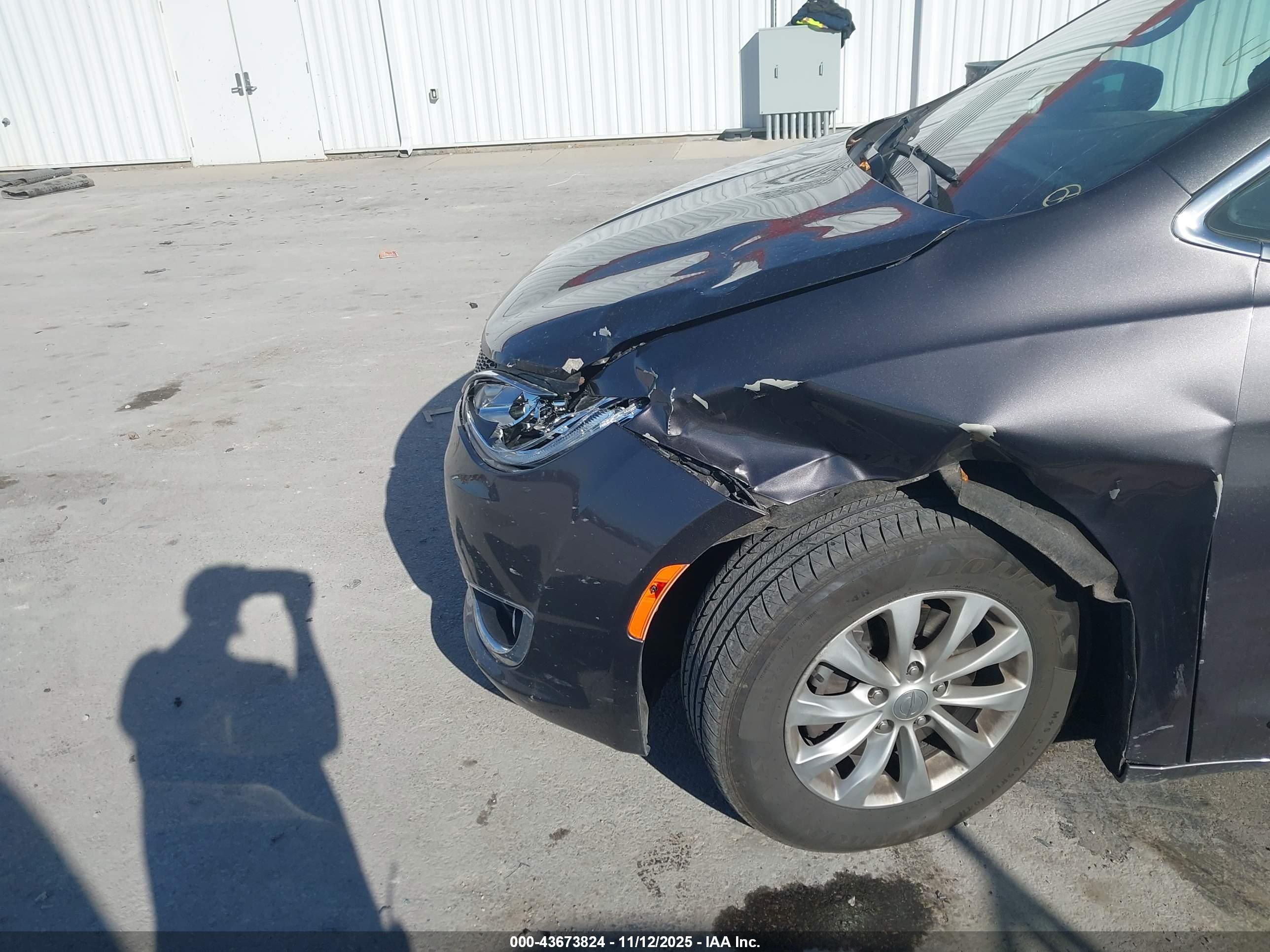 CHRYSLER PACIFICA image 6
