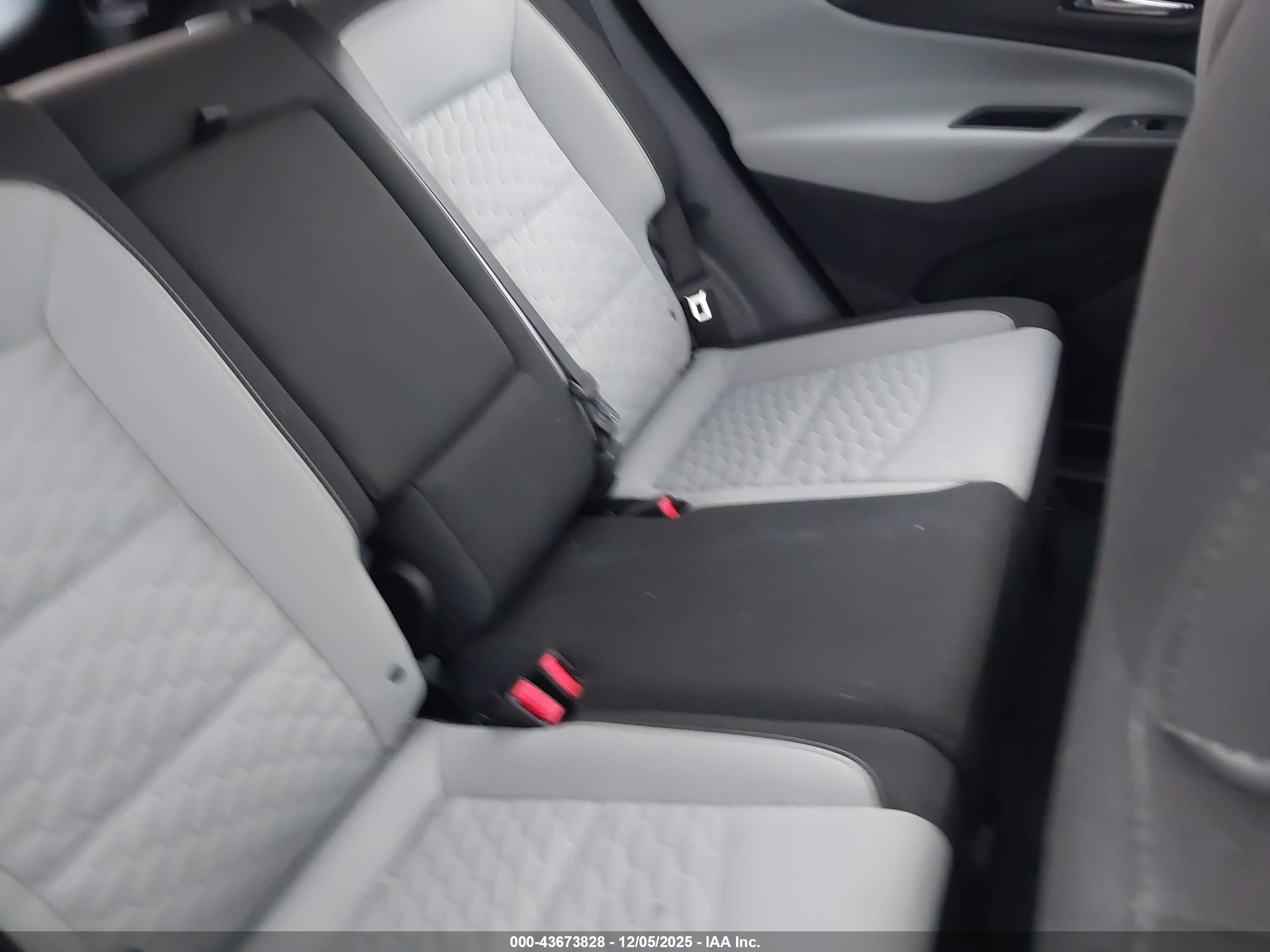 CHEVROLET EQUINOX image 8