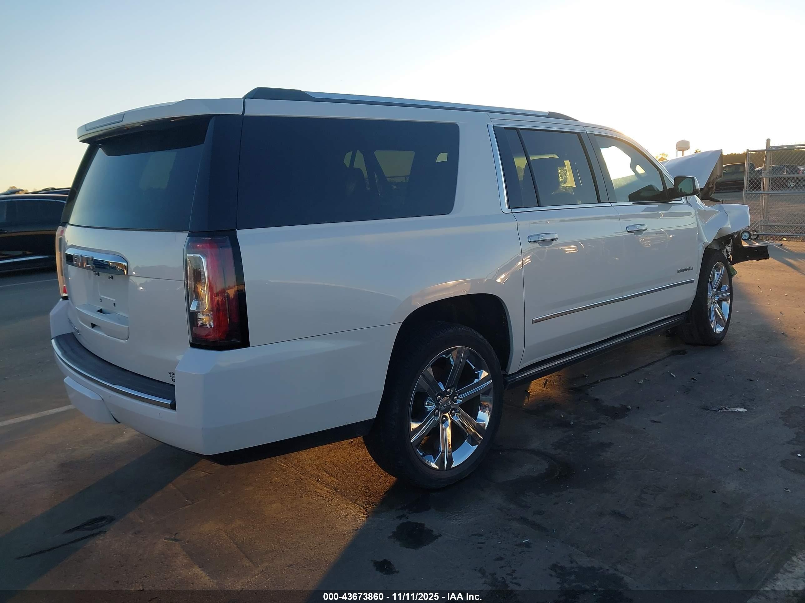 GMC YUKON image 4
