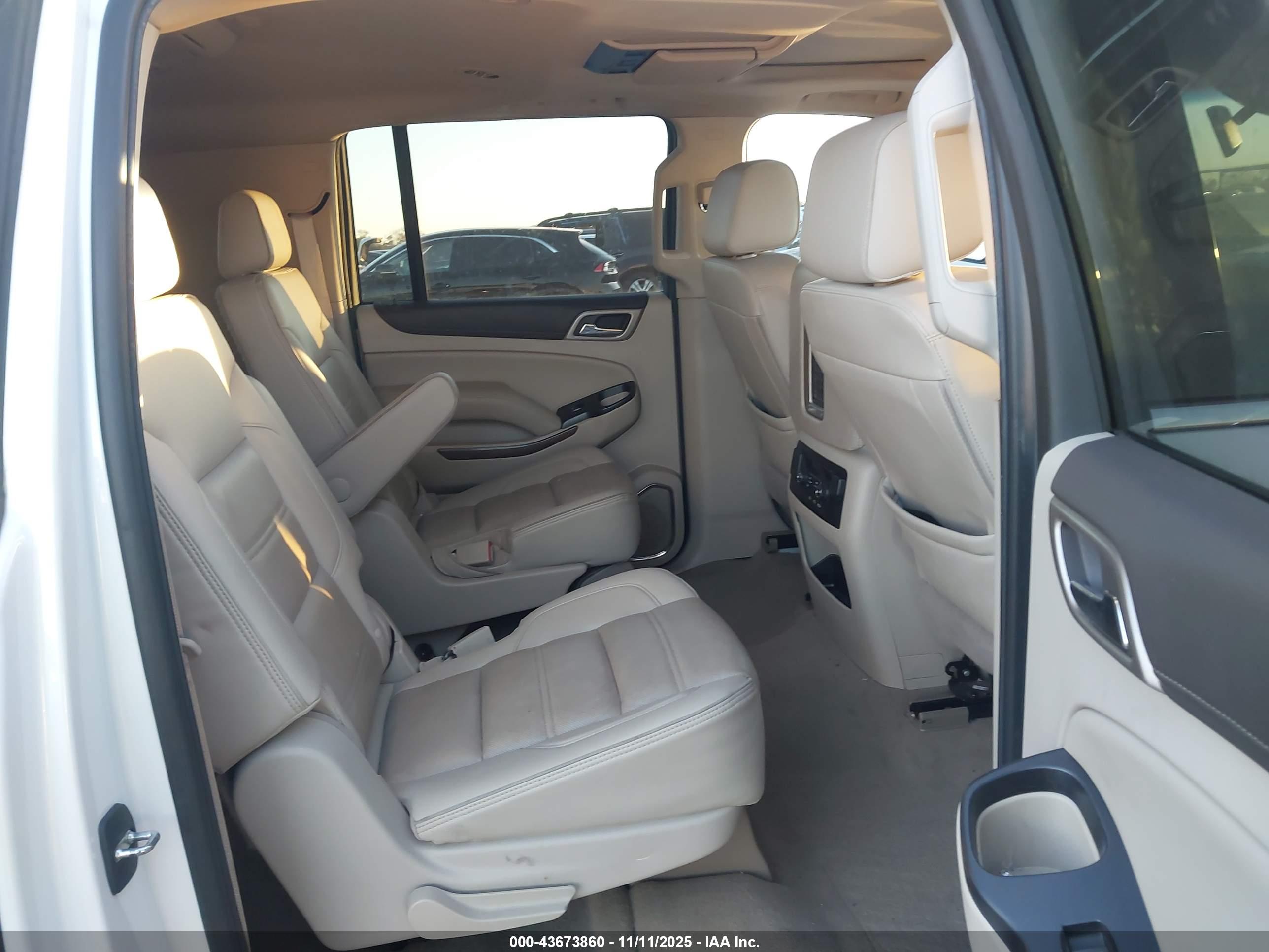 GMC YUKON image 8