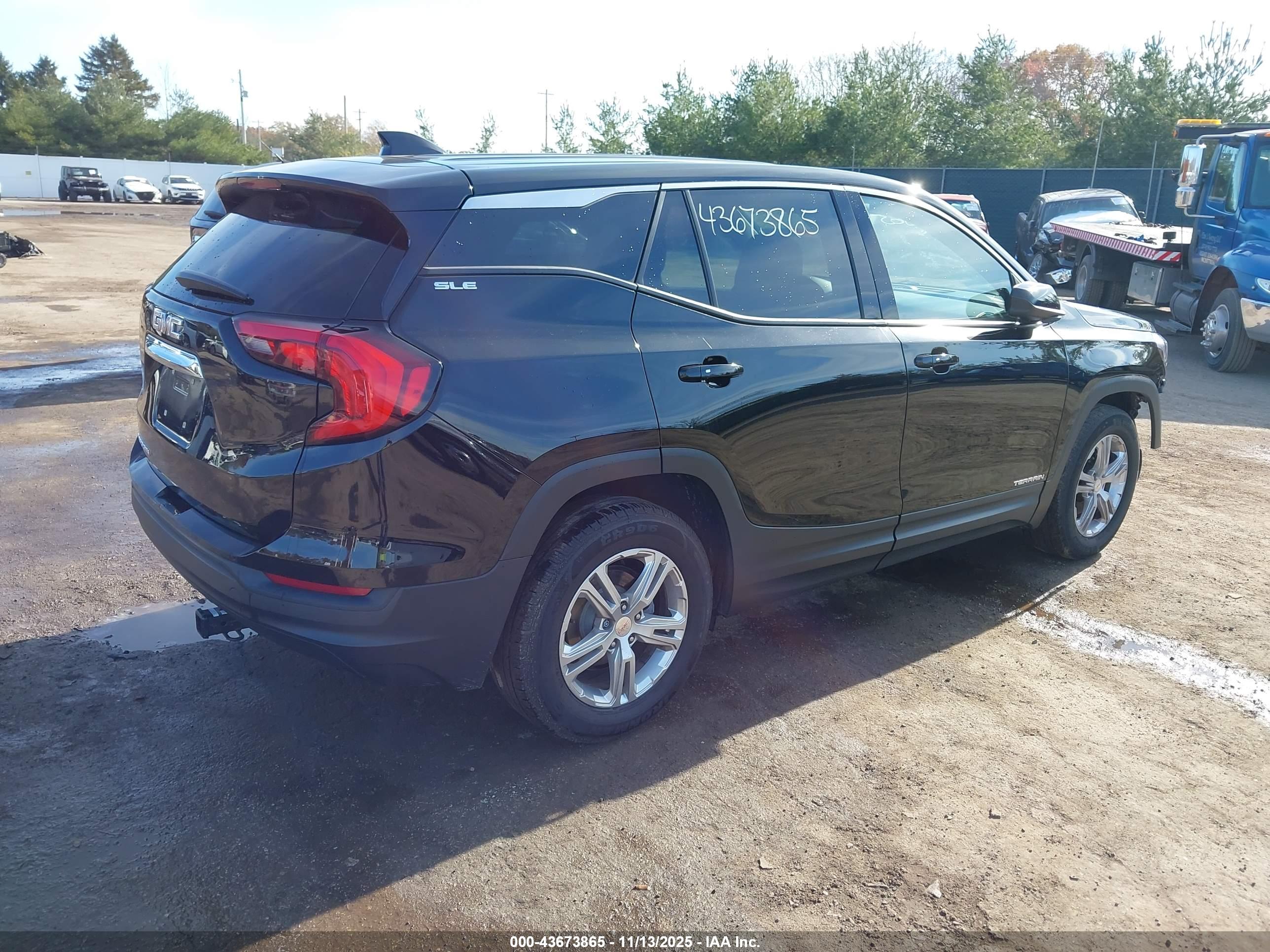 GMC TERRAIN image 4