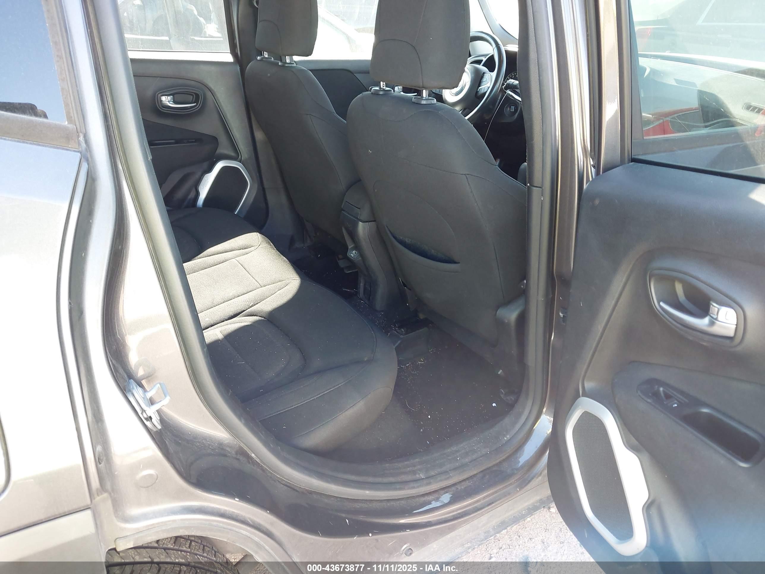 JEEP RENEGADE image 8