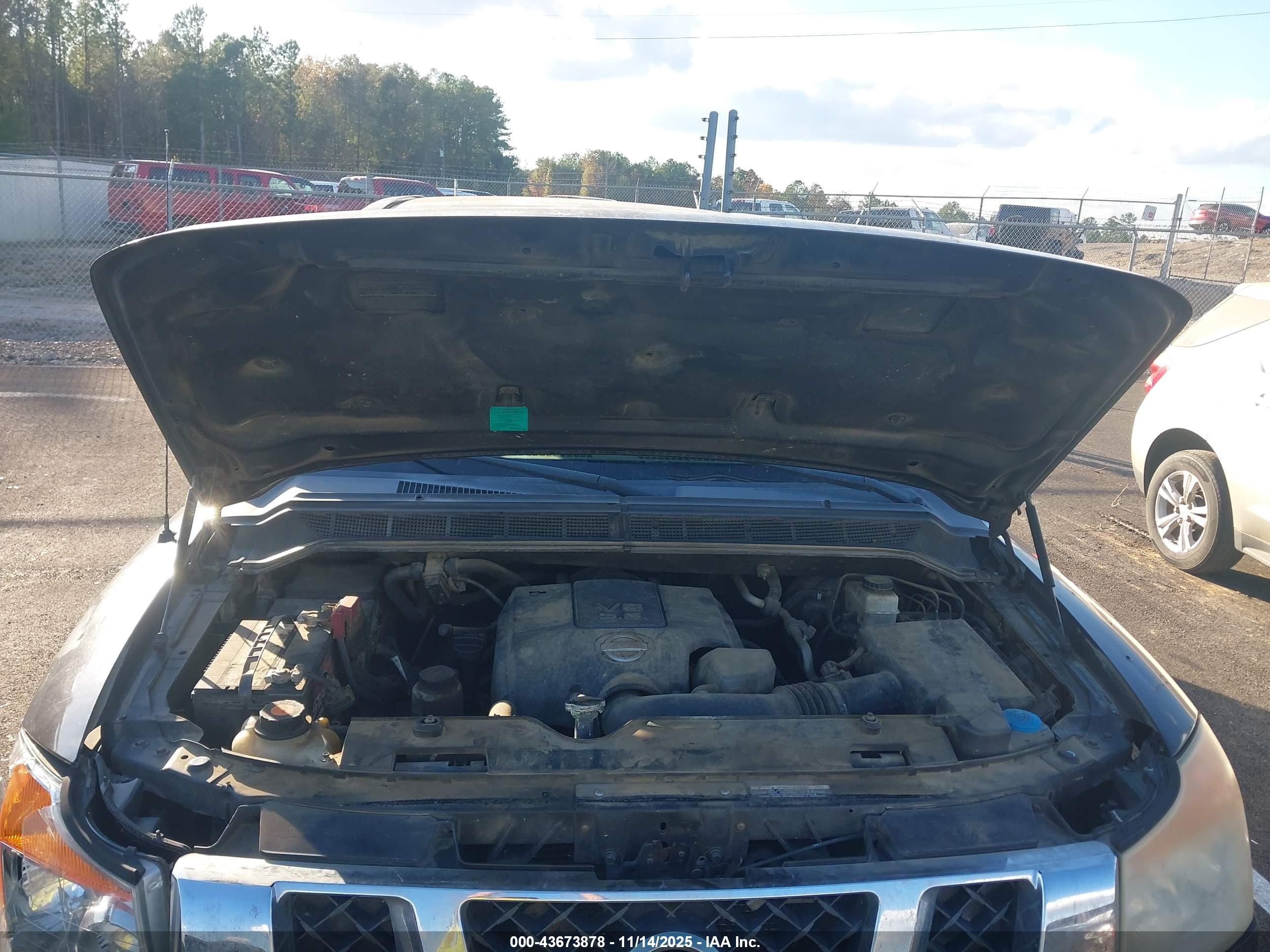 NISSAN TITAN image 10