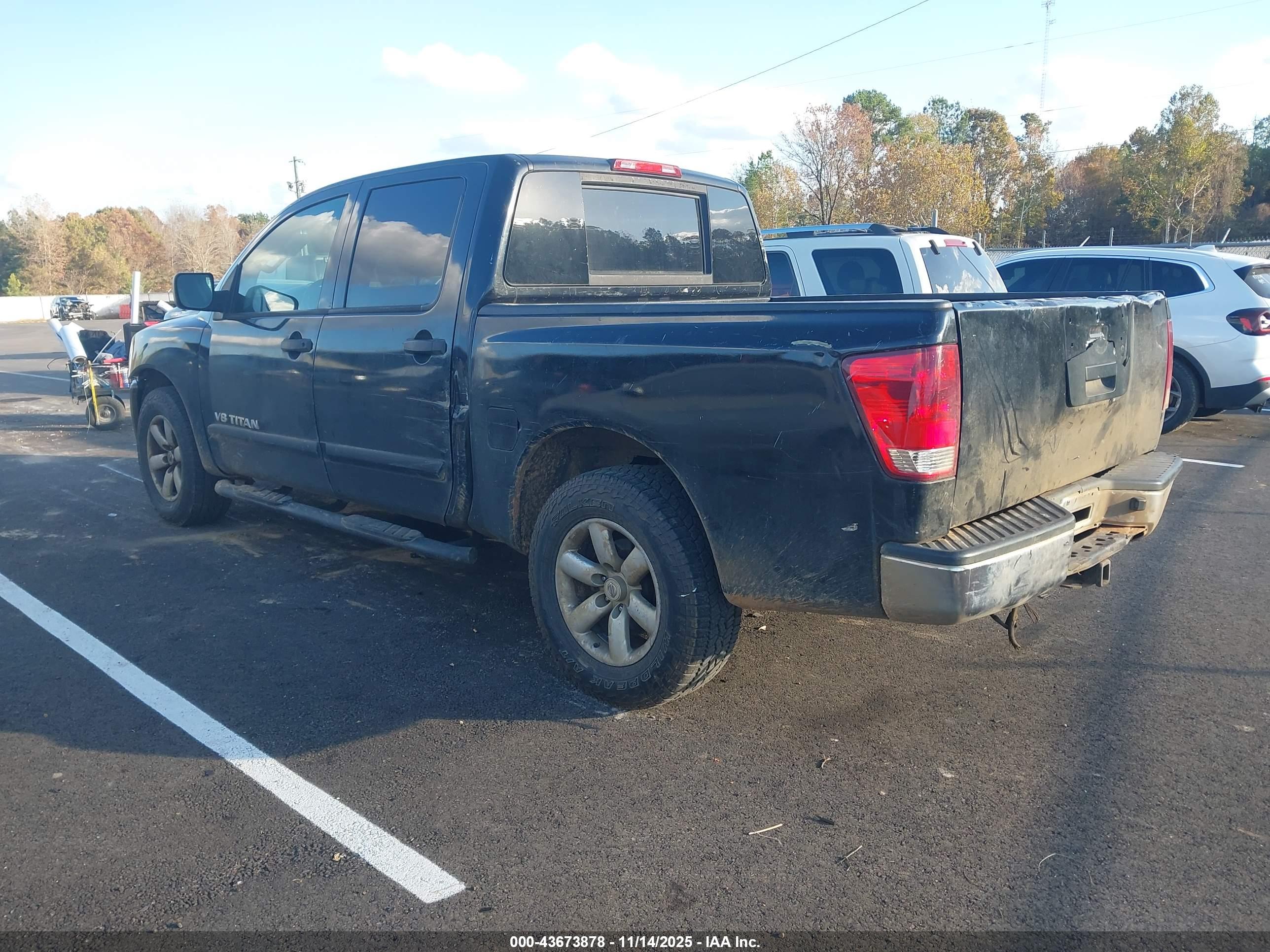 NISSAN TITAN image 3