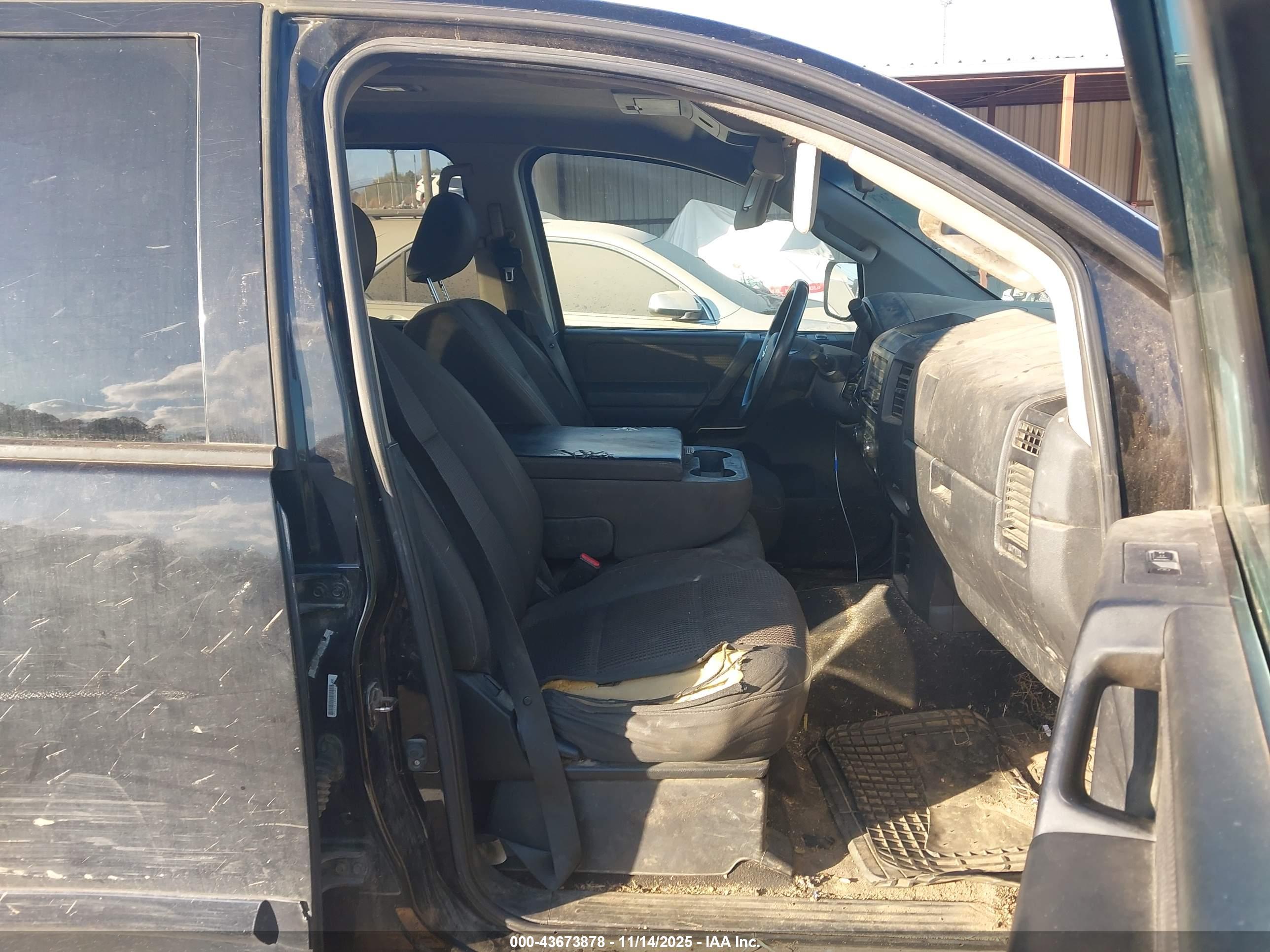 NISSAN TITAN image 5