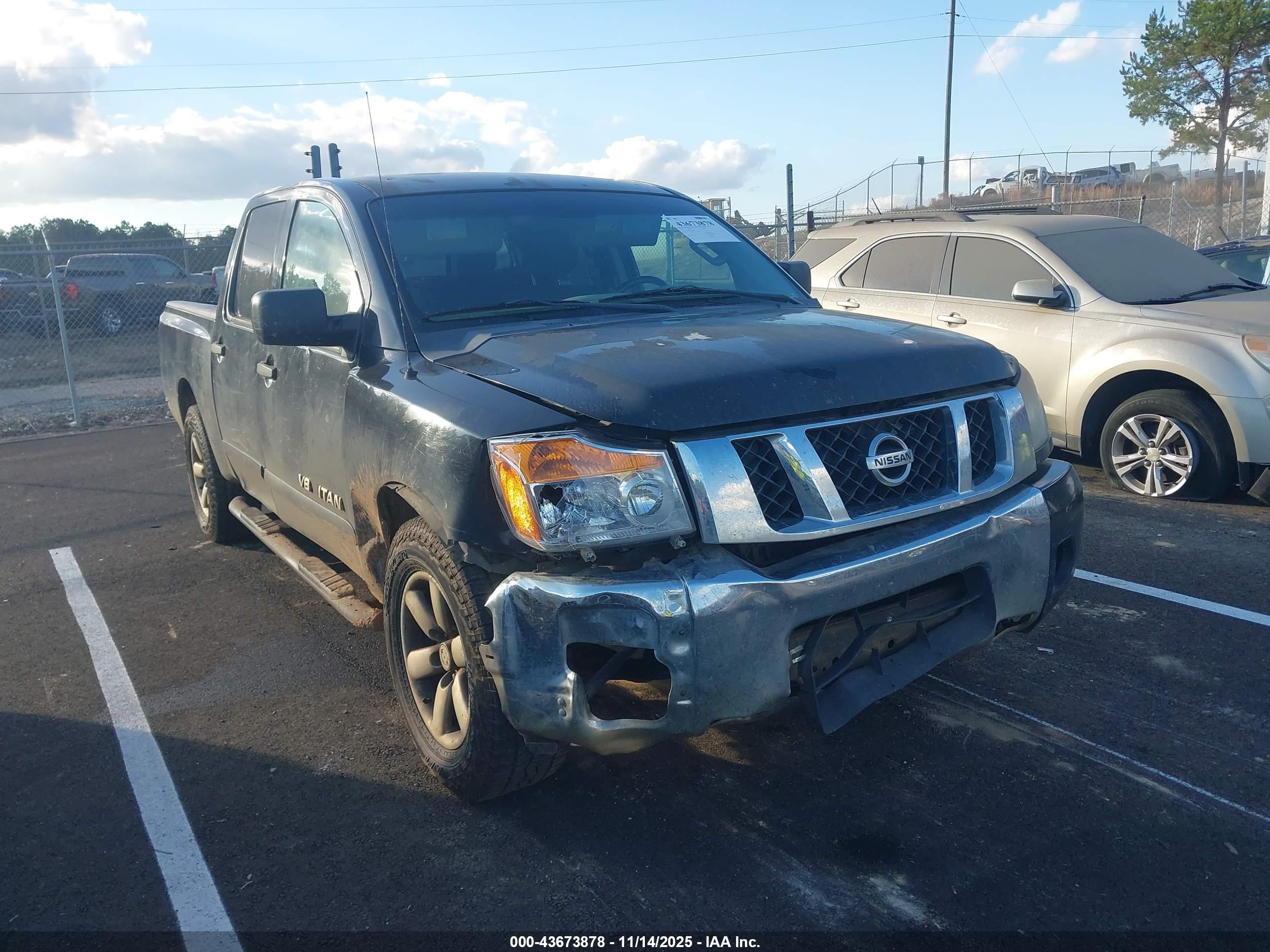 NISSAN TITAN image 6