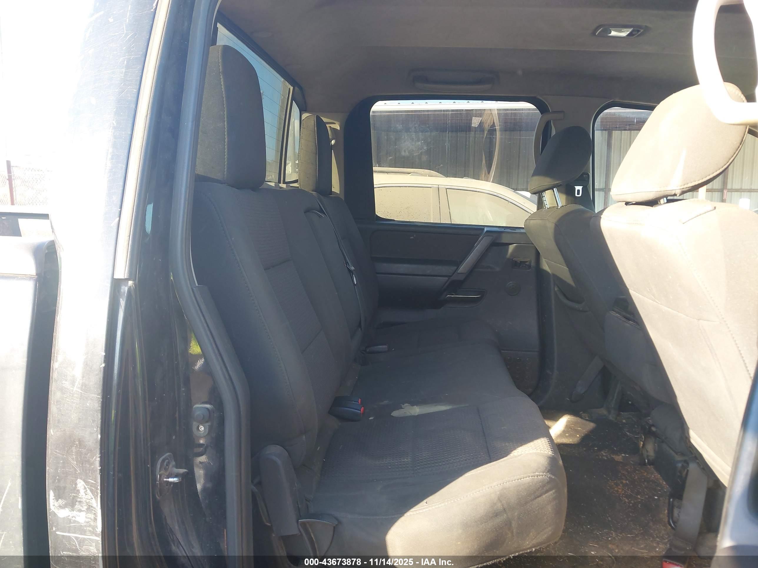 NISSAN TITAN image 8