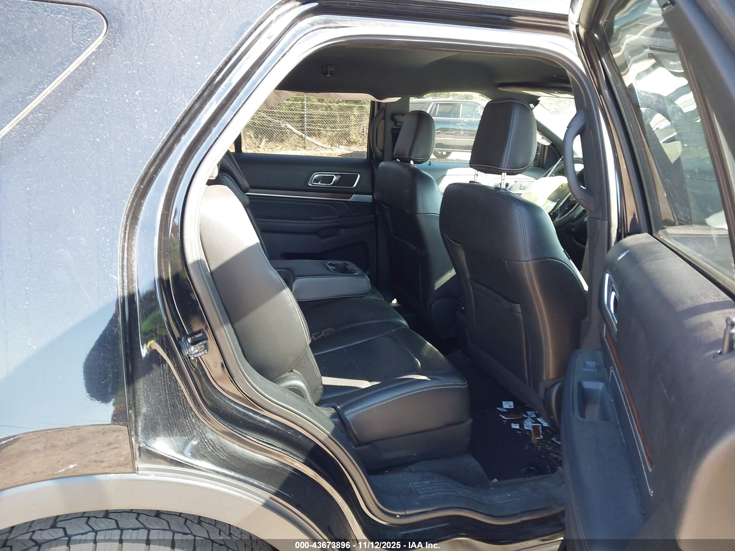 FORD EXPLORER image 8
