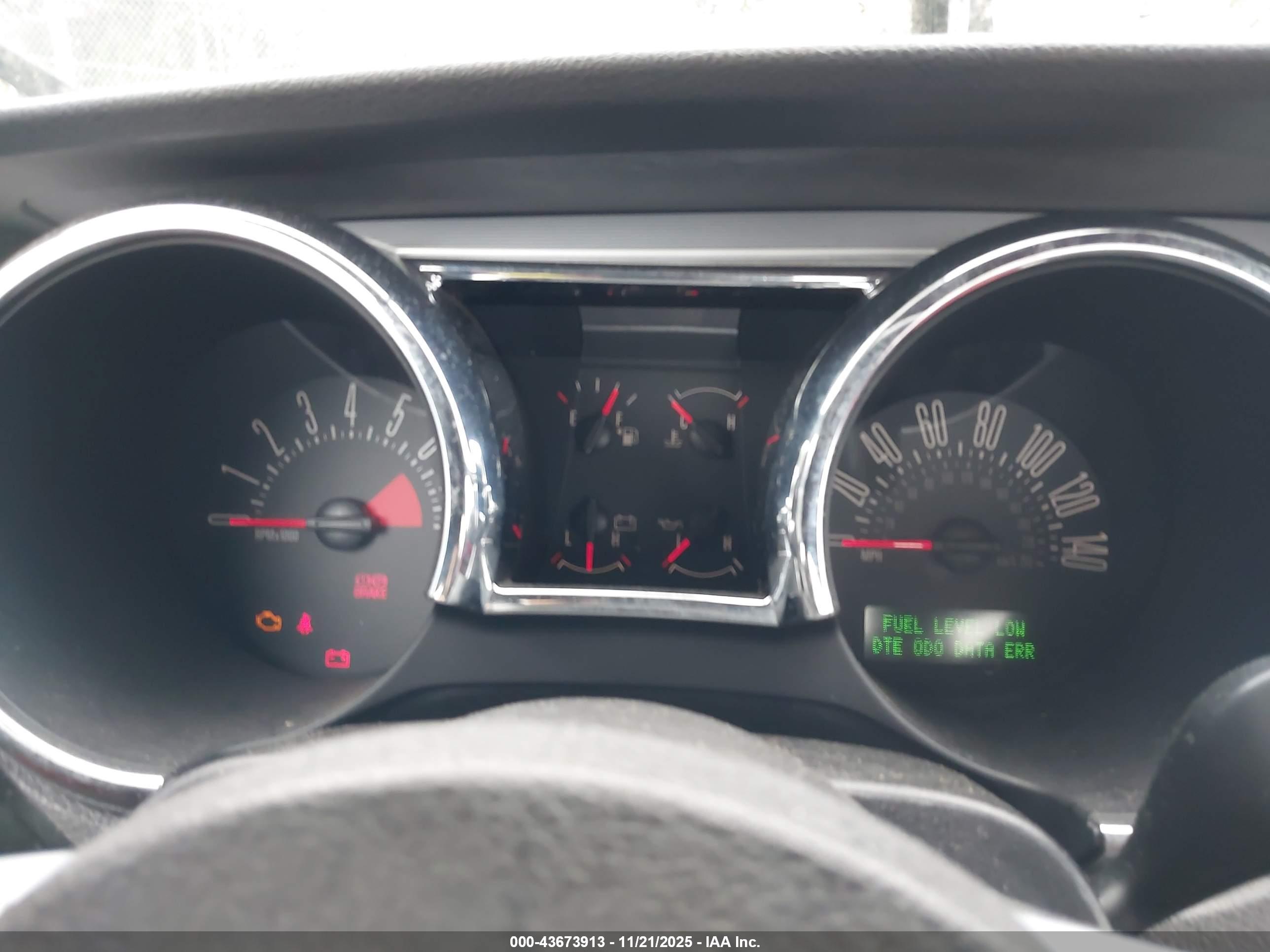 FORD MUSTANG image 7