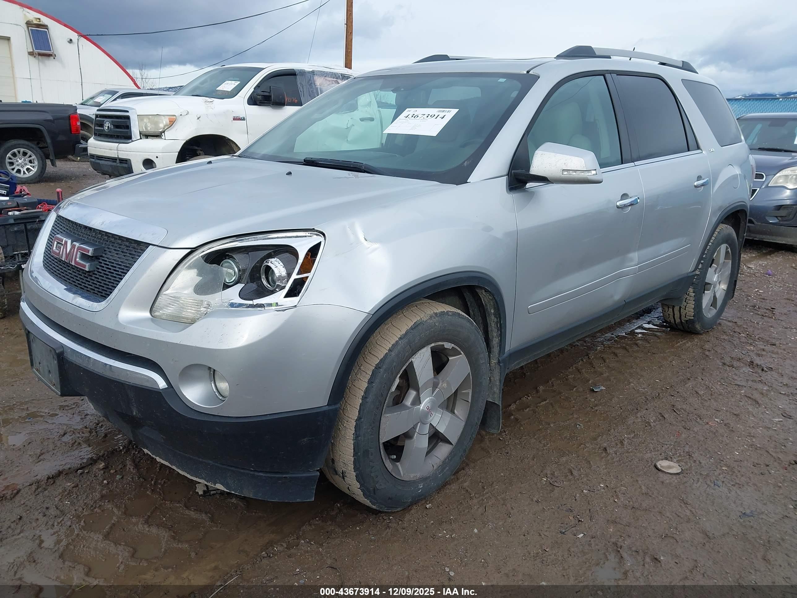 GMC ACADIA image 2