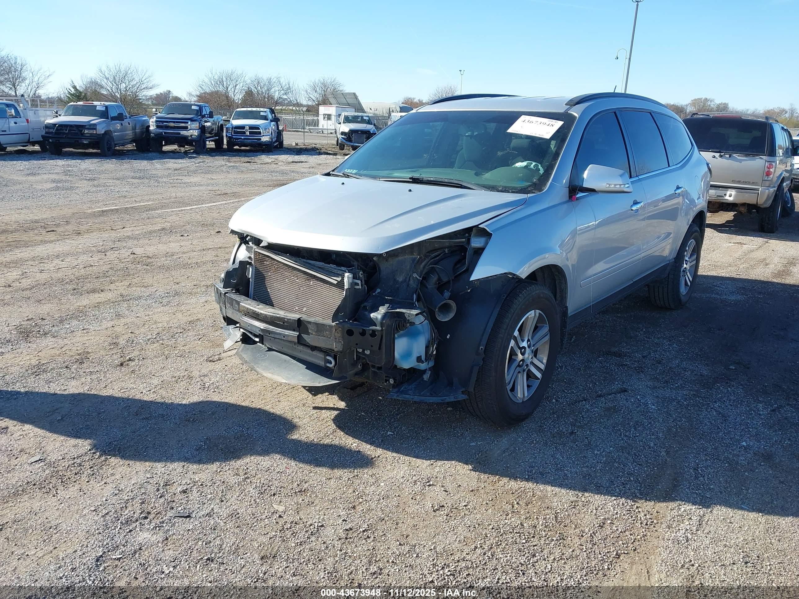 CHEVROLET TRAVERSE image 2