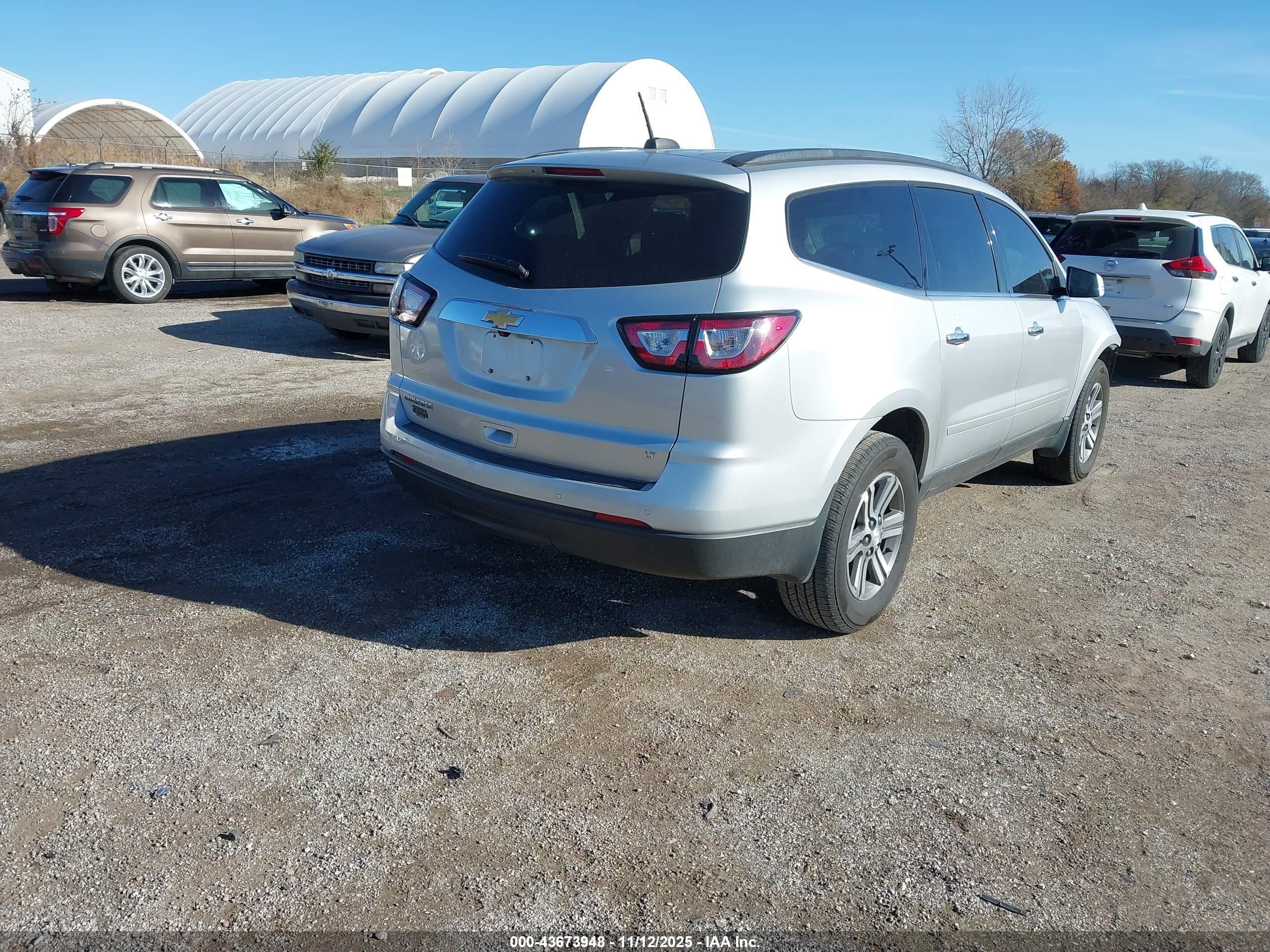 CHEVROLET TRAVERSE image 4