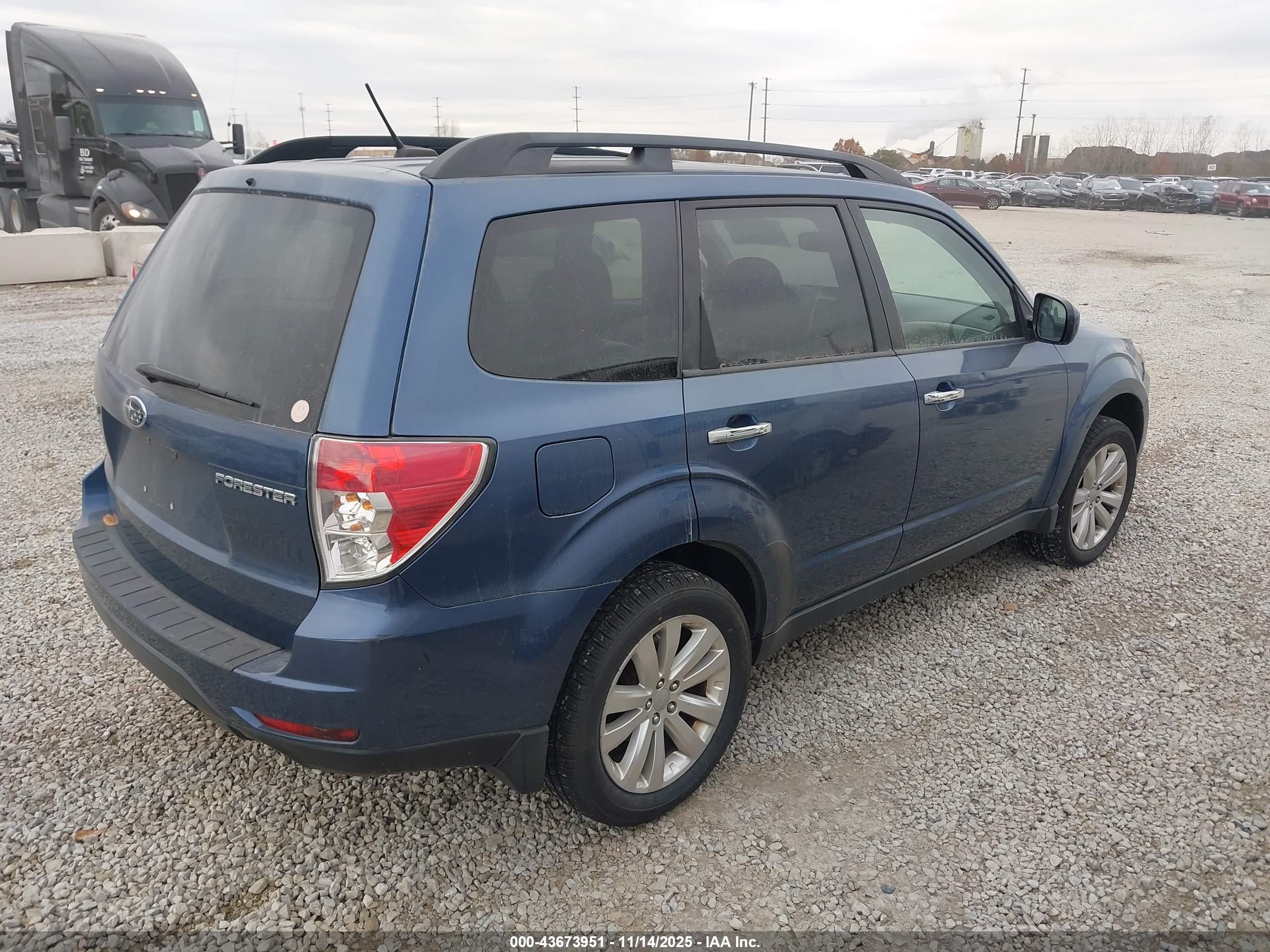 SUBARU FORESTER image 4