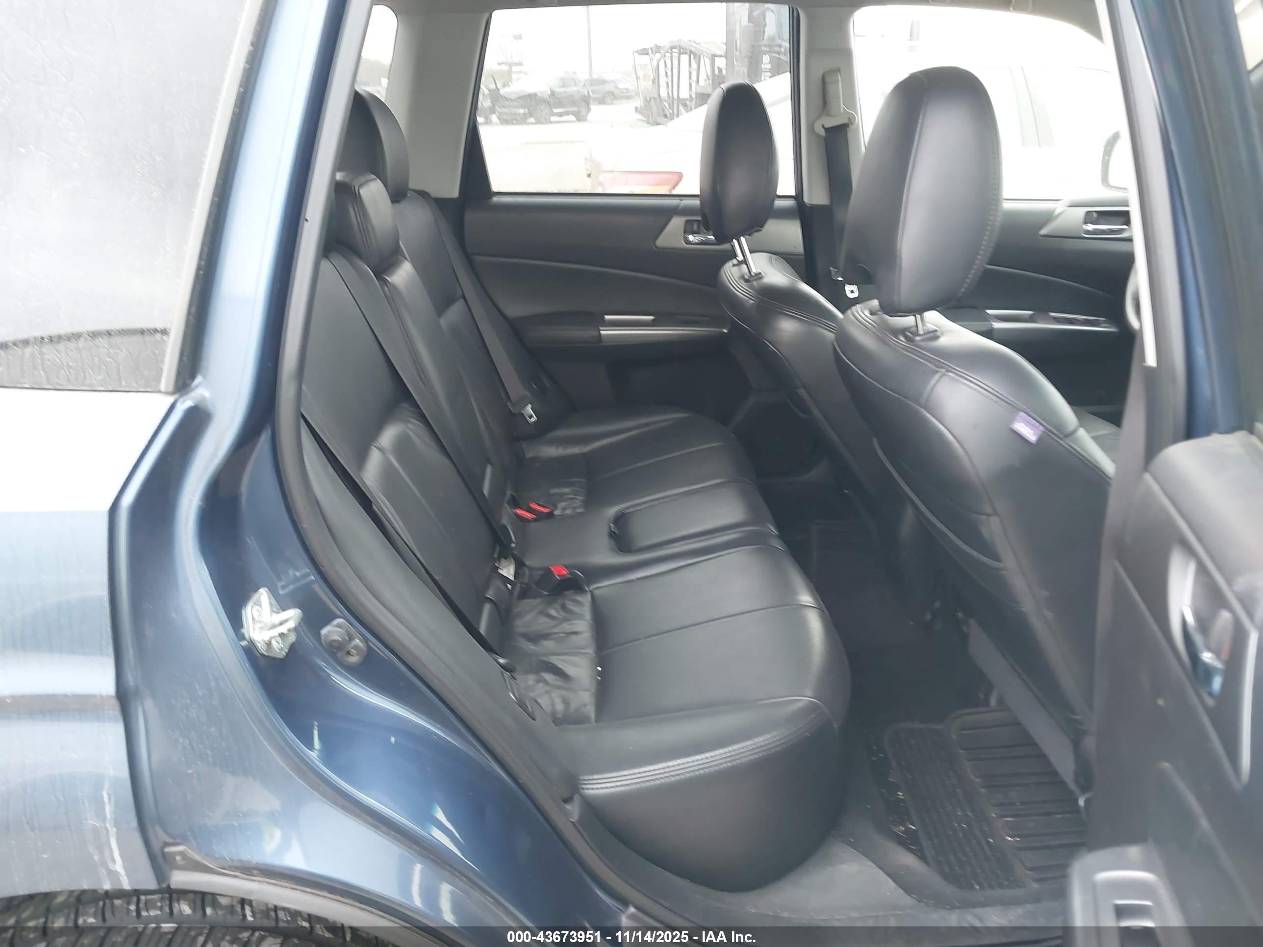 SUBARU FORESTER image 8