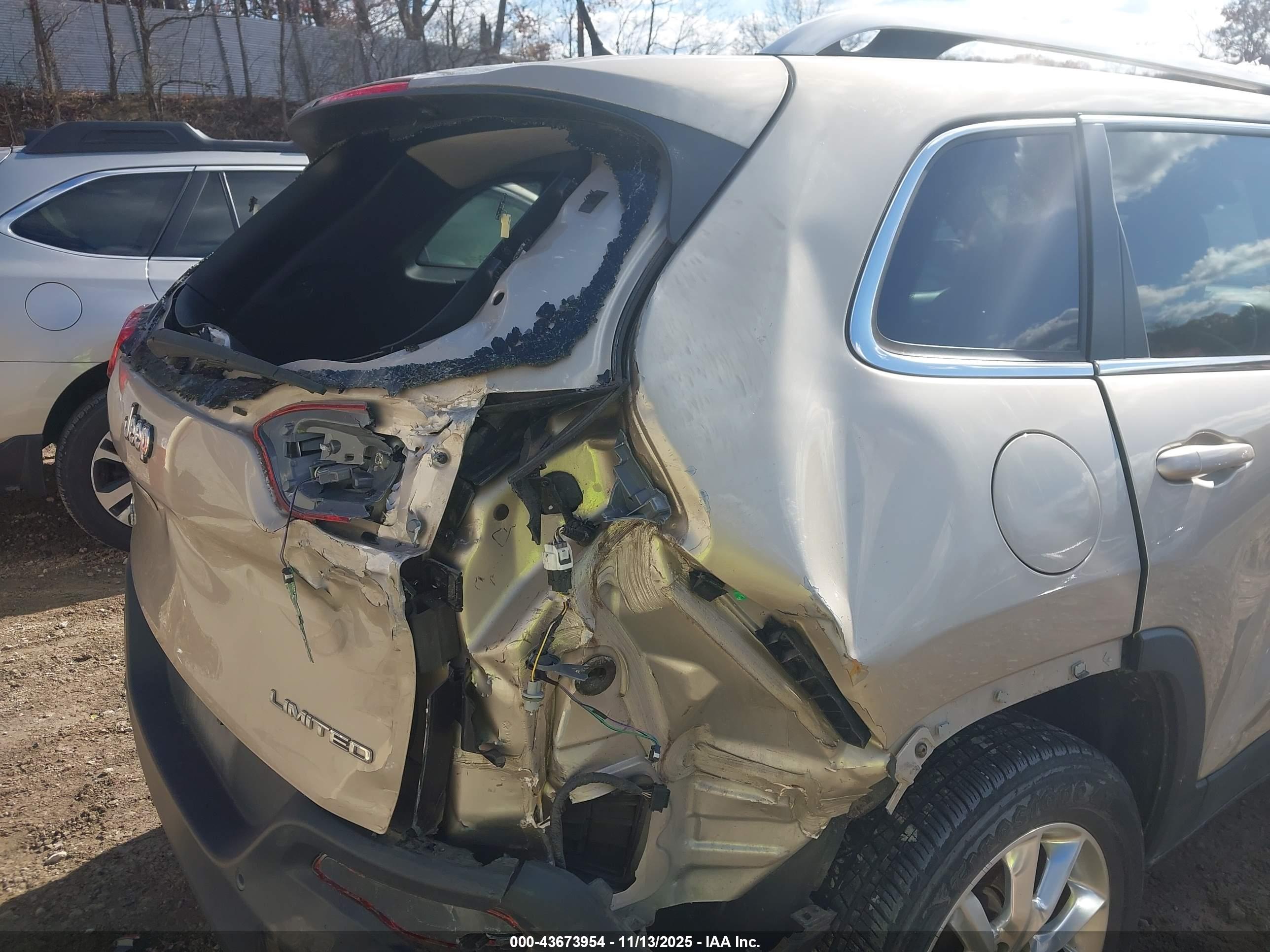 JEEP CHEROKEE image 6