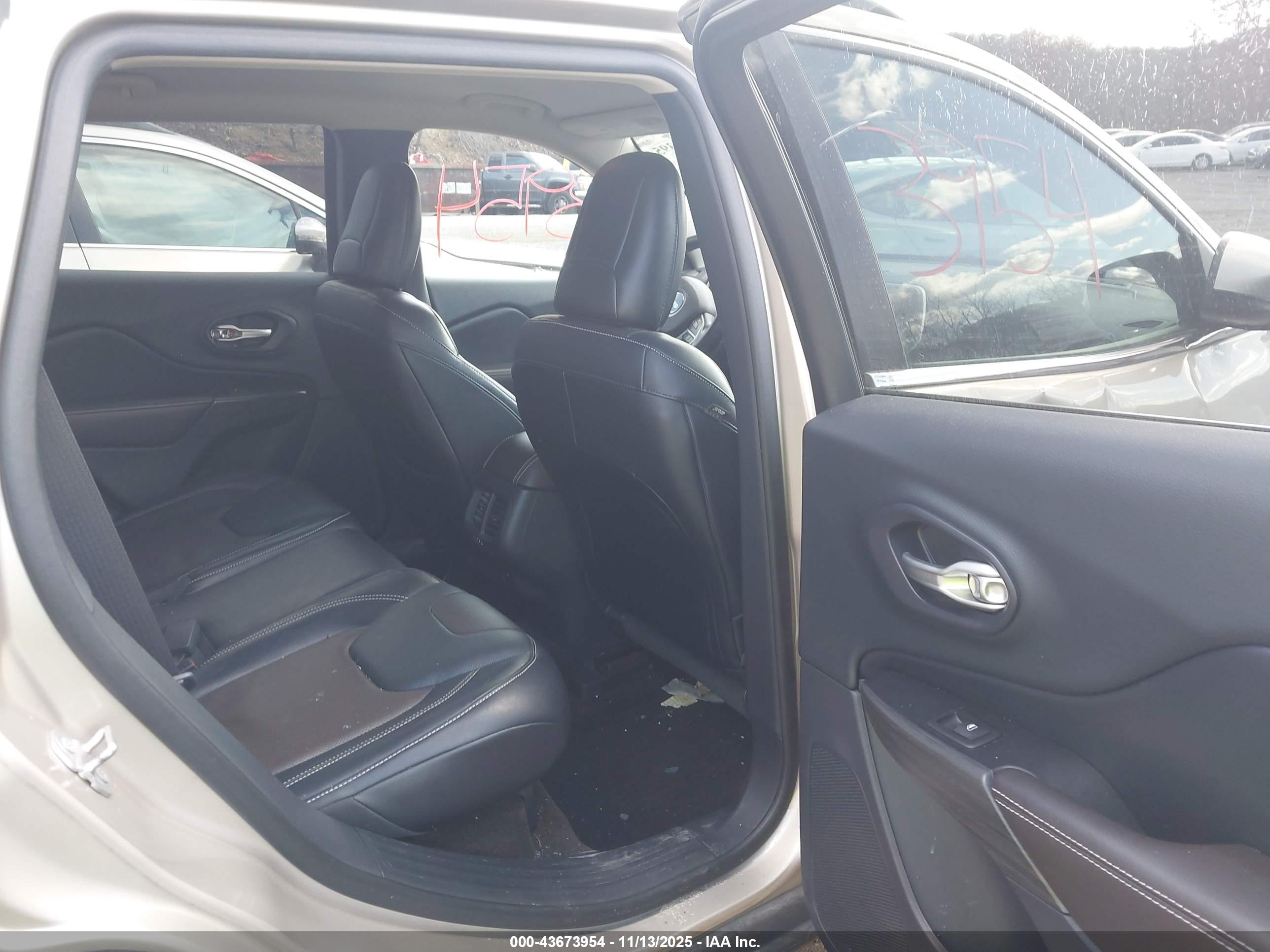 JEEP CHEROKEE image 8