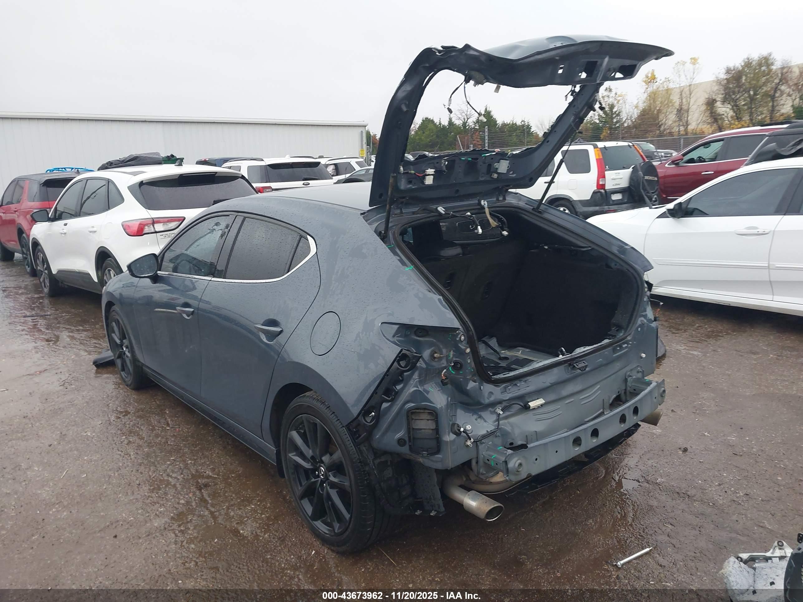 MAZDA MAZDA3 image 3