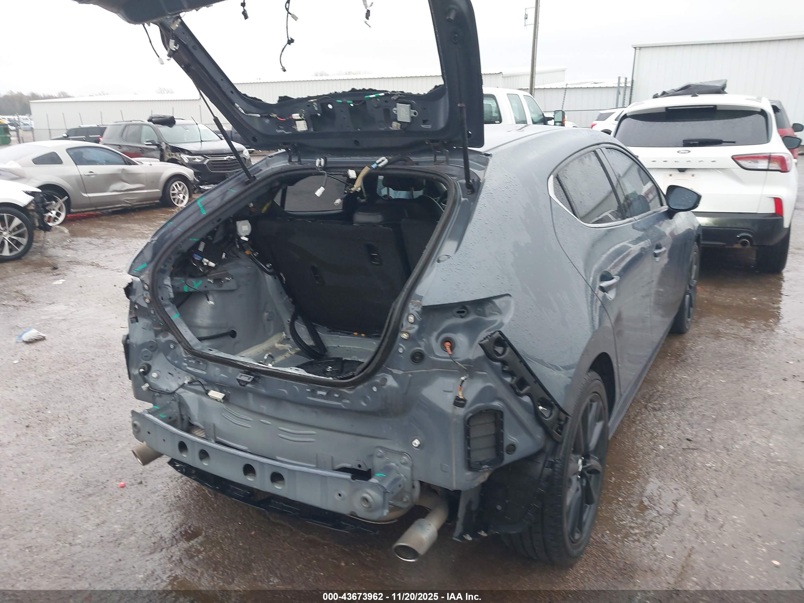 MAZDA MAZDA3 image 4