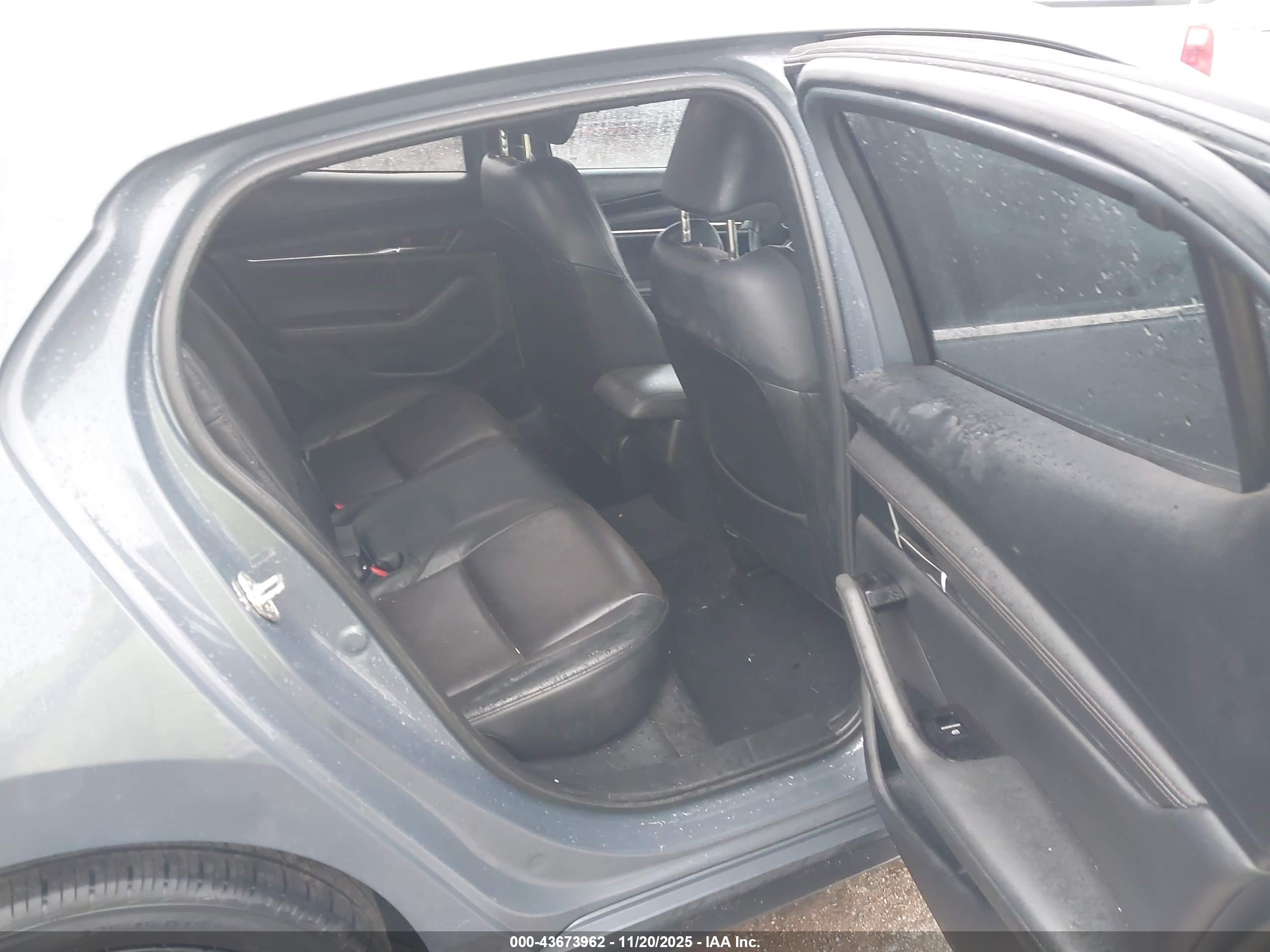 MAZDA MAZDA3 image 8