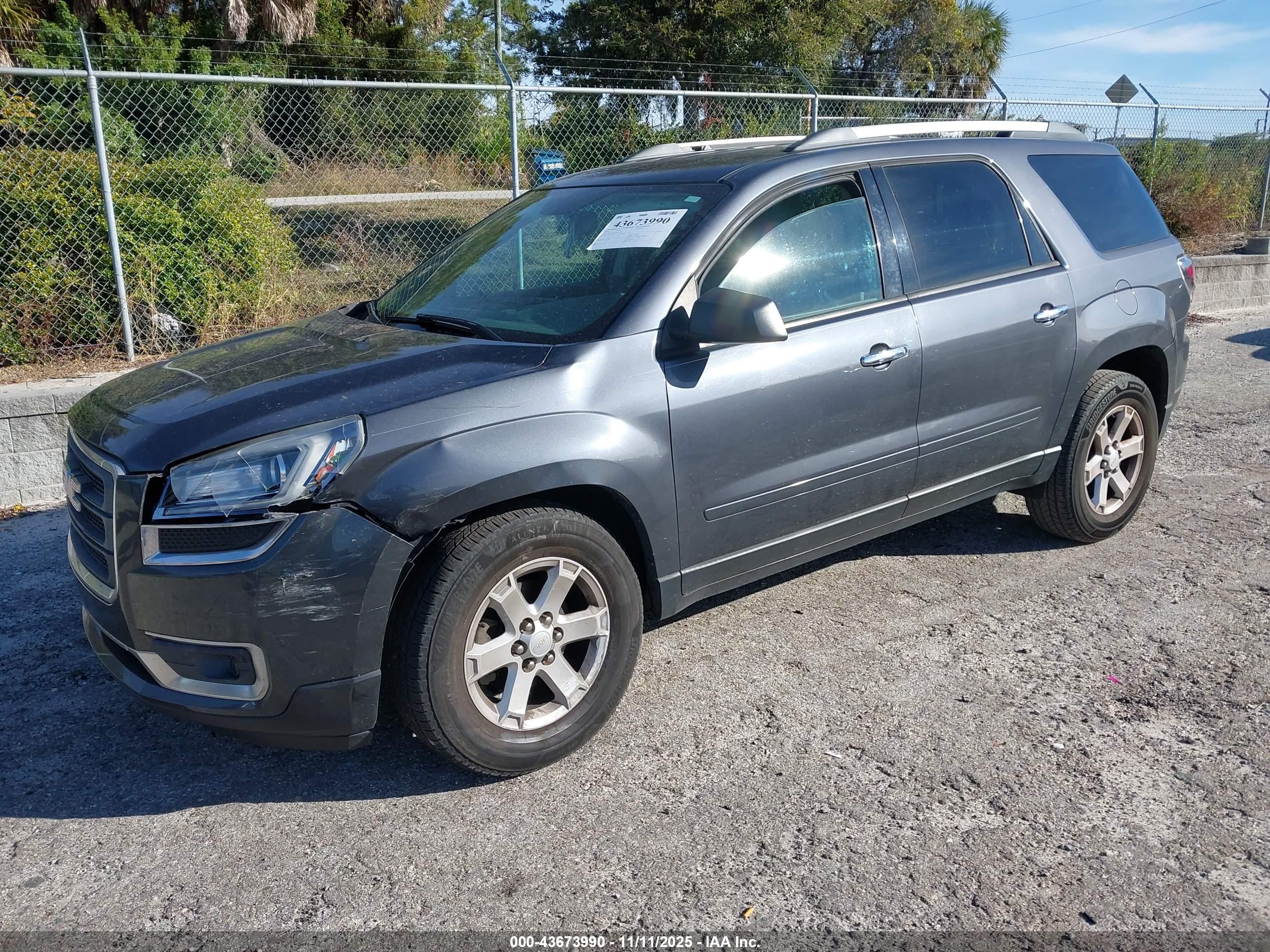 GMC ACADIA image 2