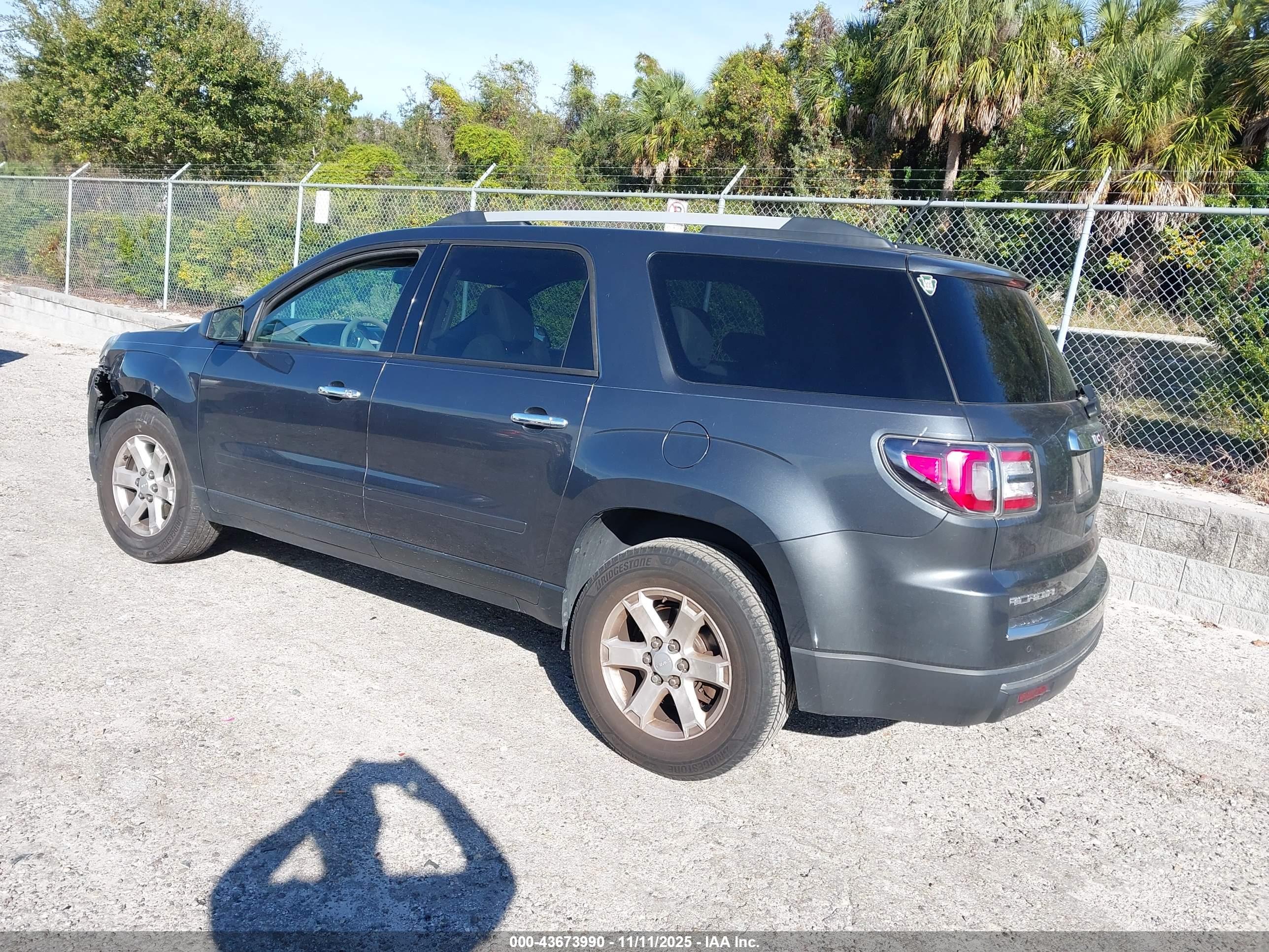 GMC ACADIA image 3