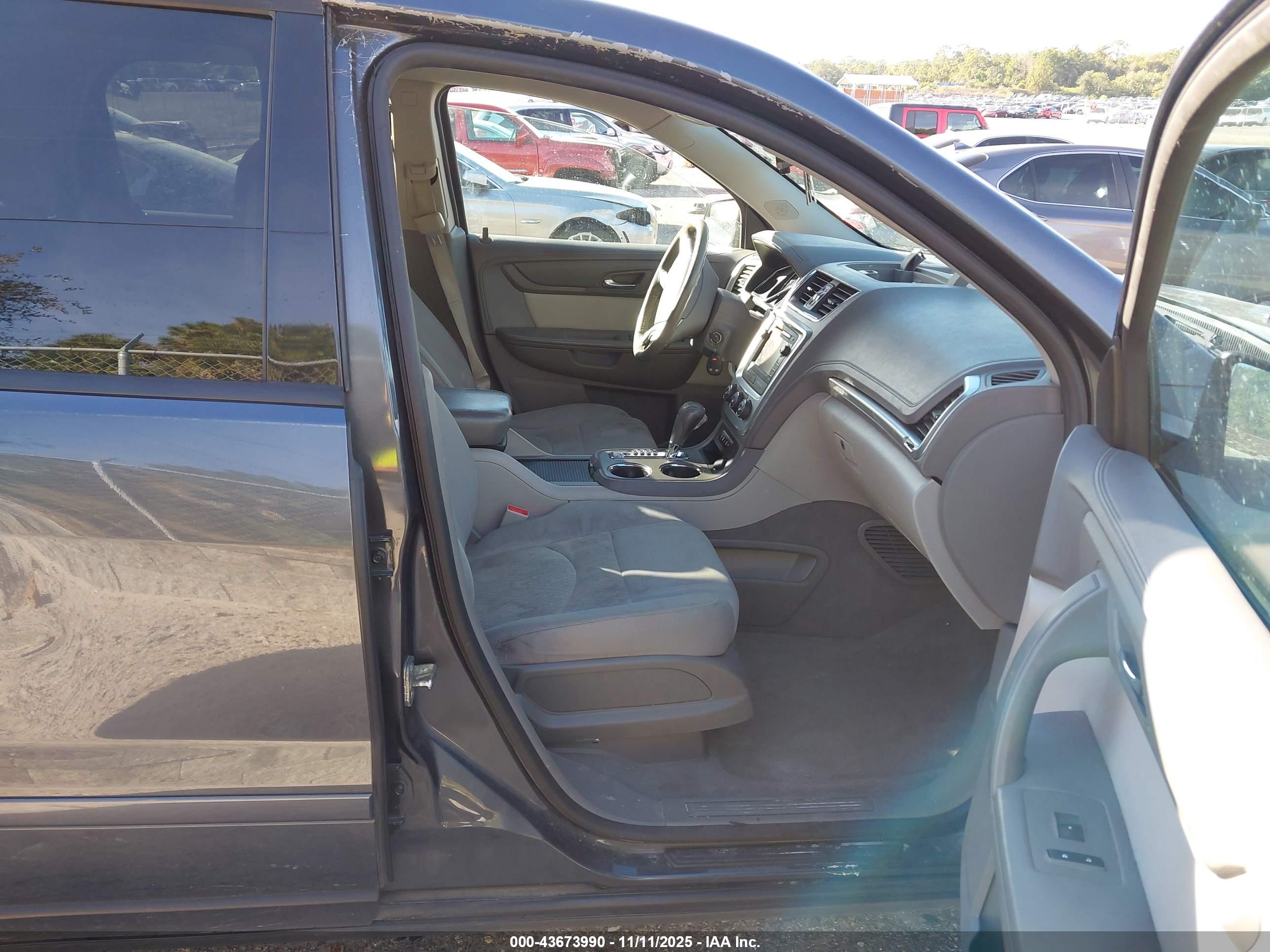 GMC ACADIA image 5