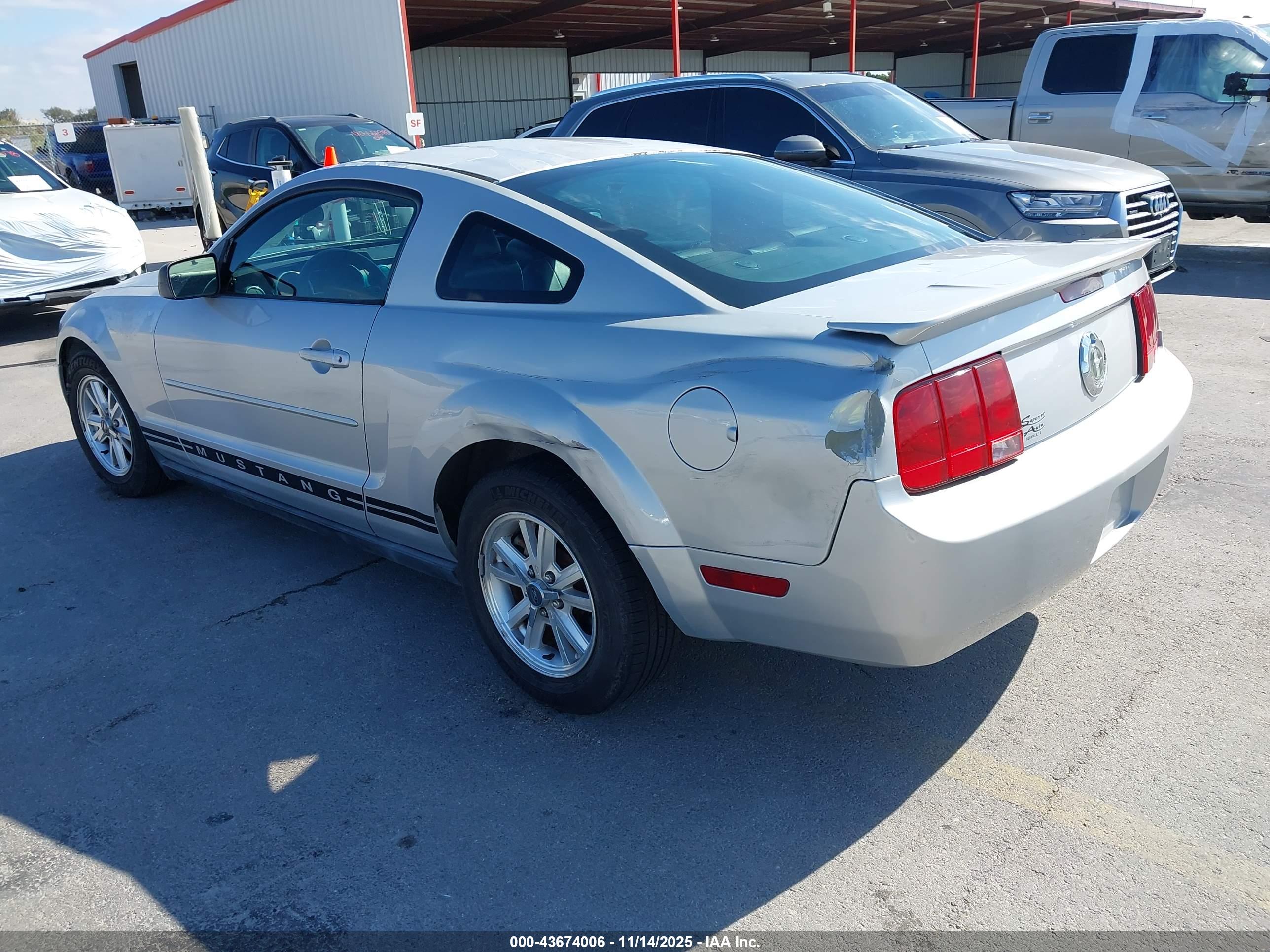 FORD MUSTANG image 3
