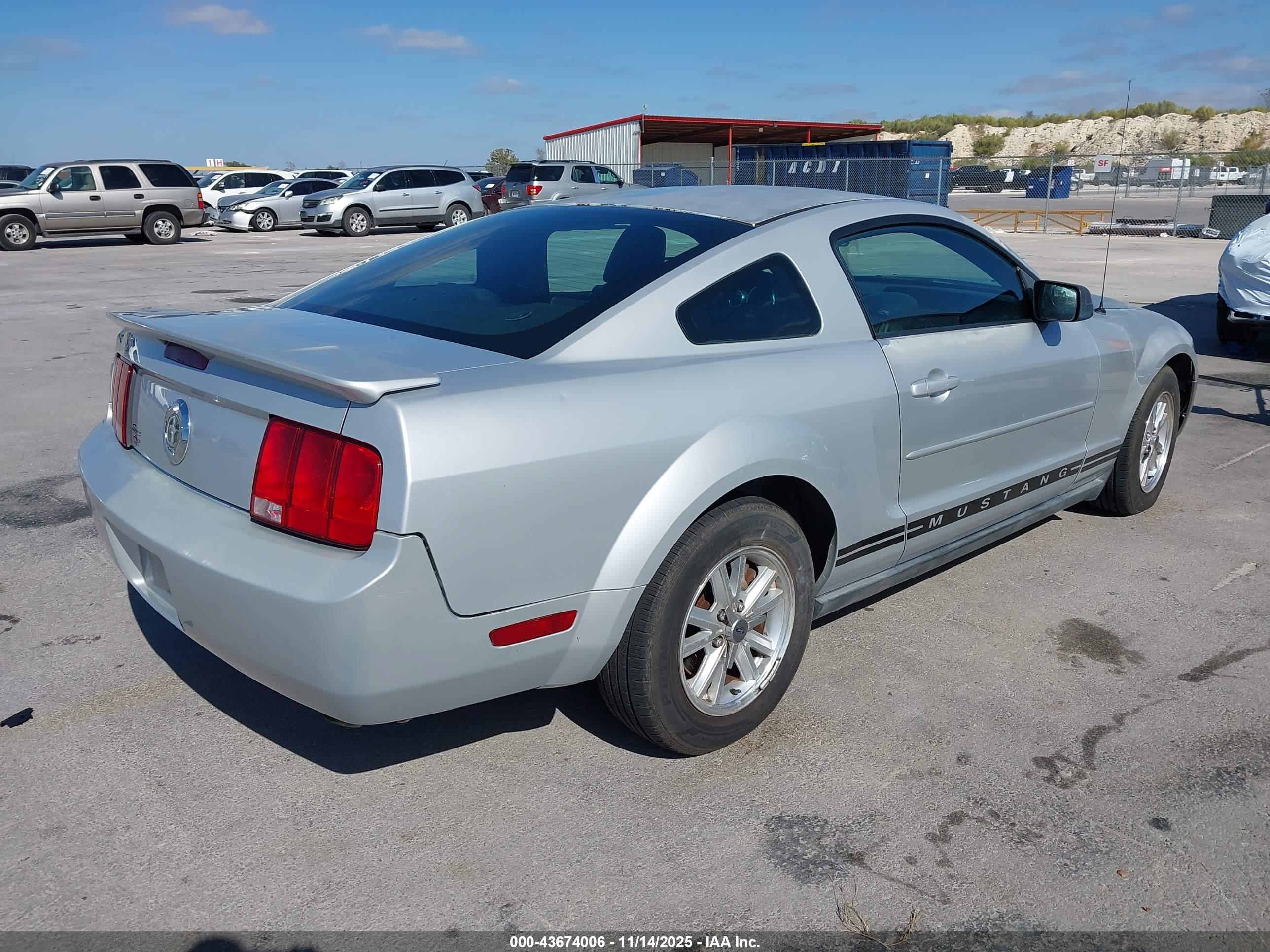 FORD MUSTANG image 4
