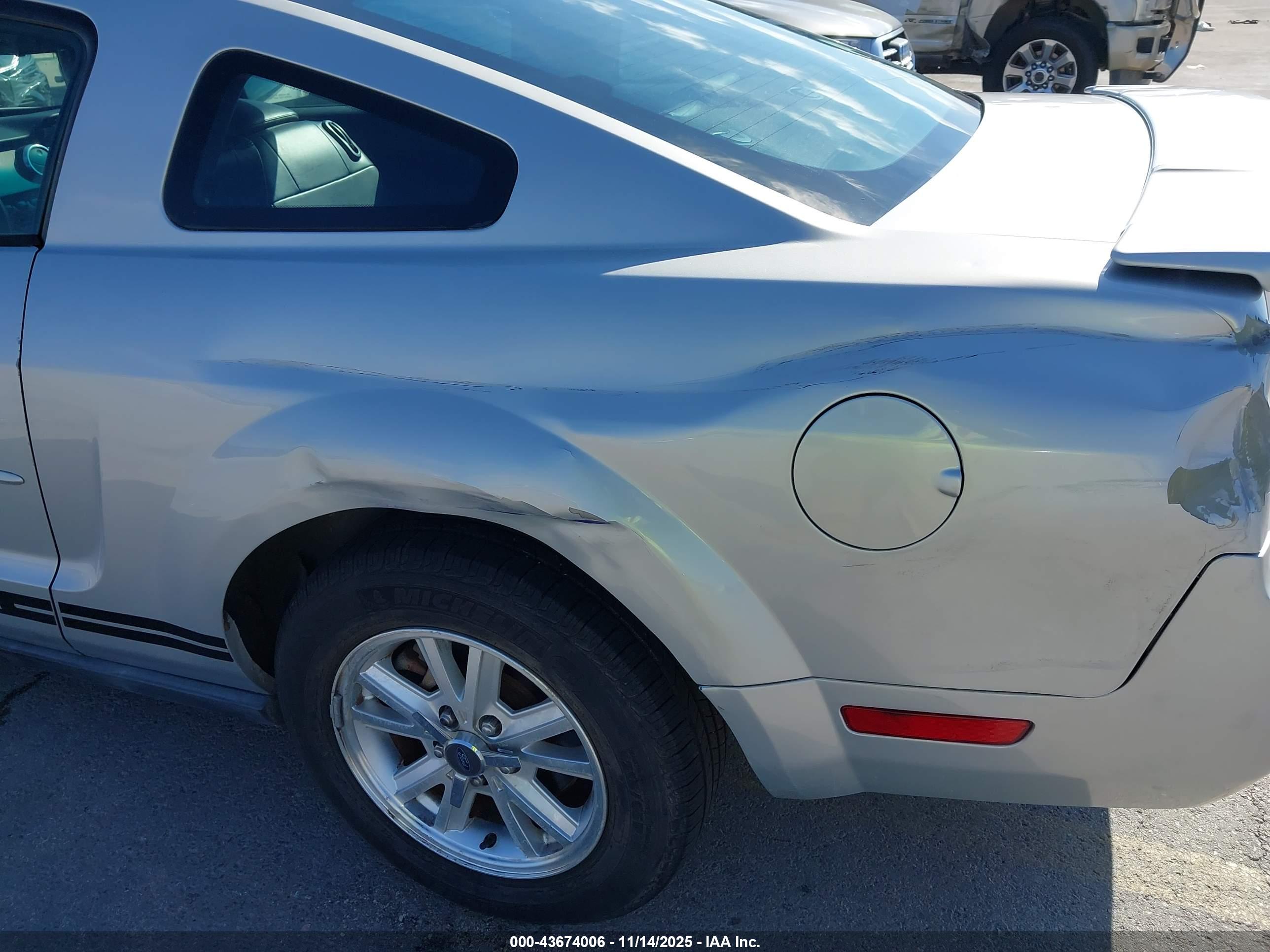 FORD MUSTANG image 6