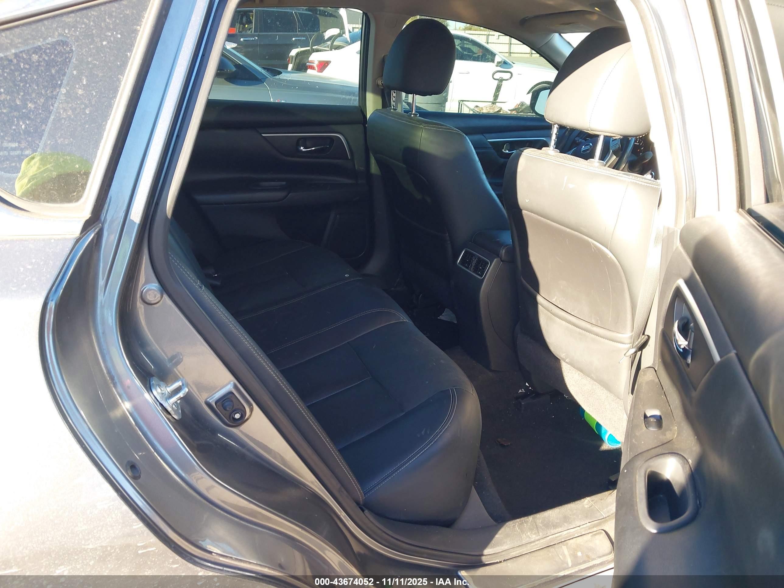 NISSAN ALTIMA image 8