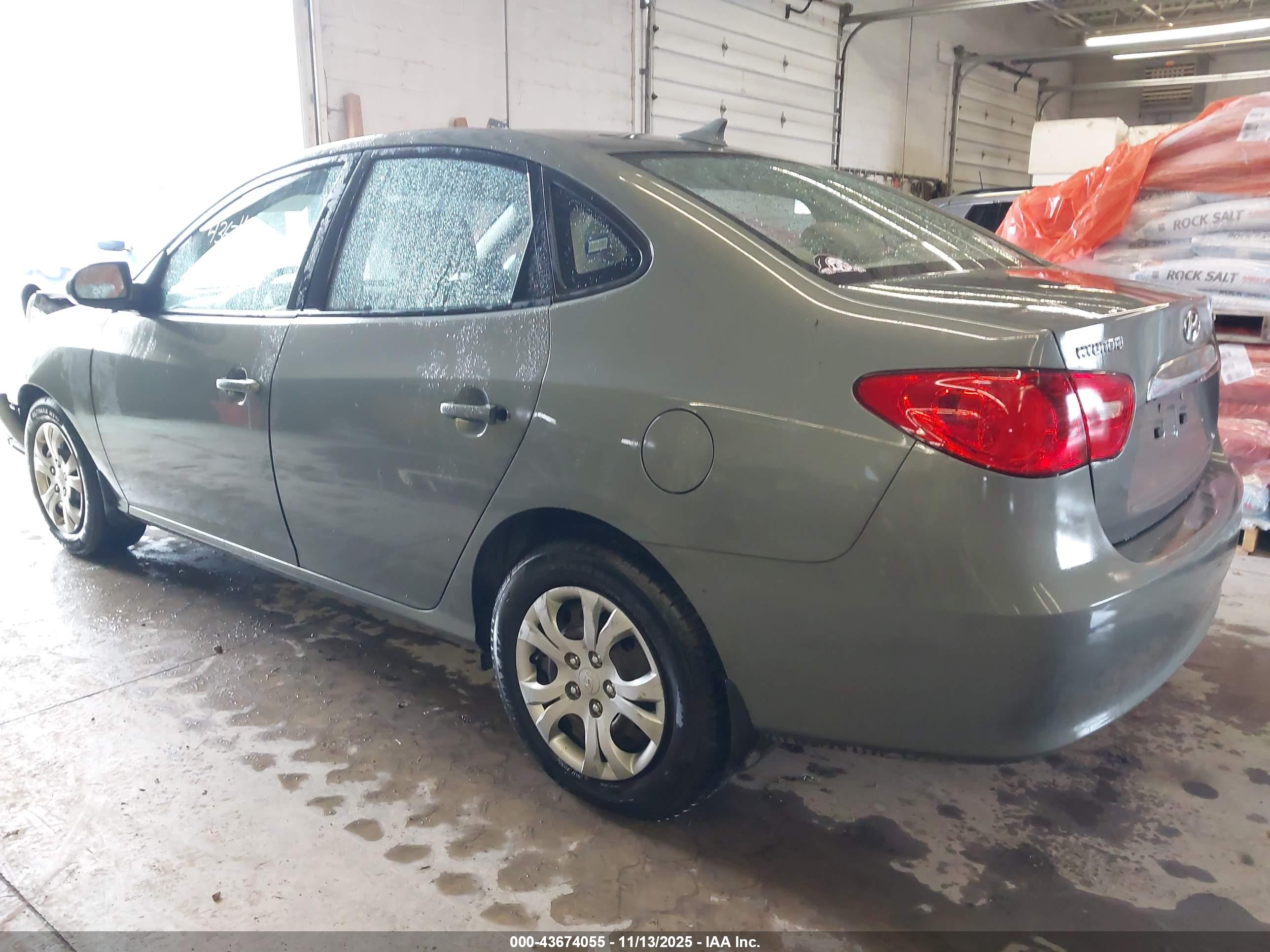 HYUNDAI ELANTRA image 3