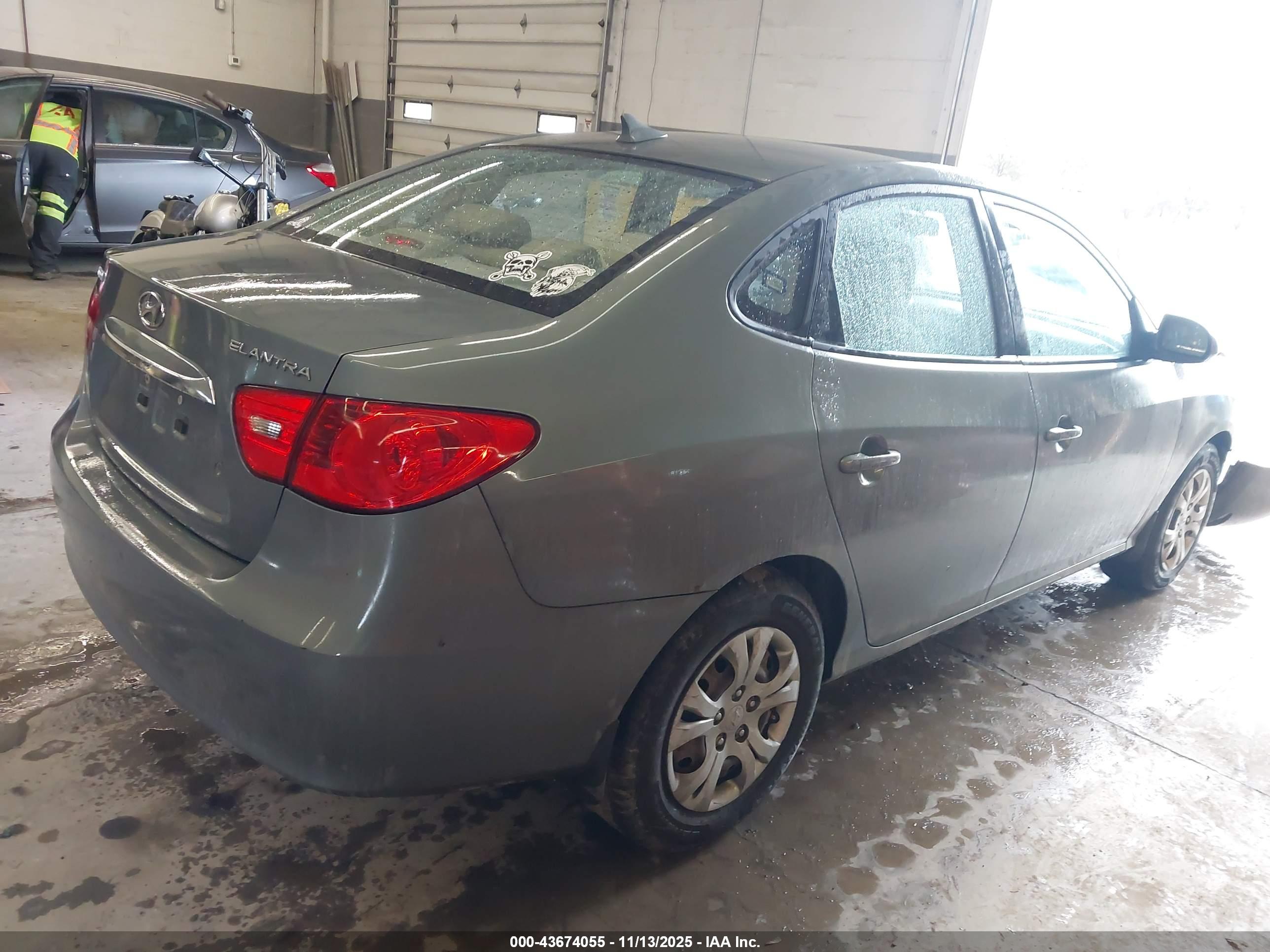 HYUNDAI ELANTRA image 4