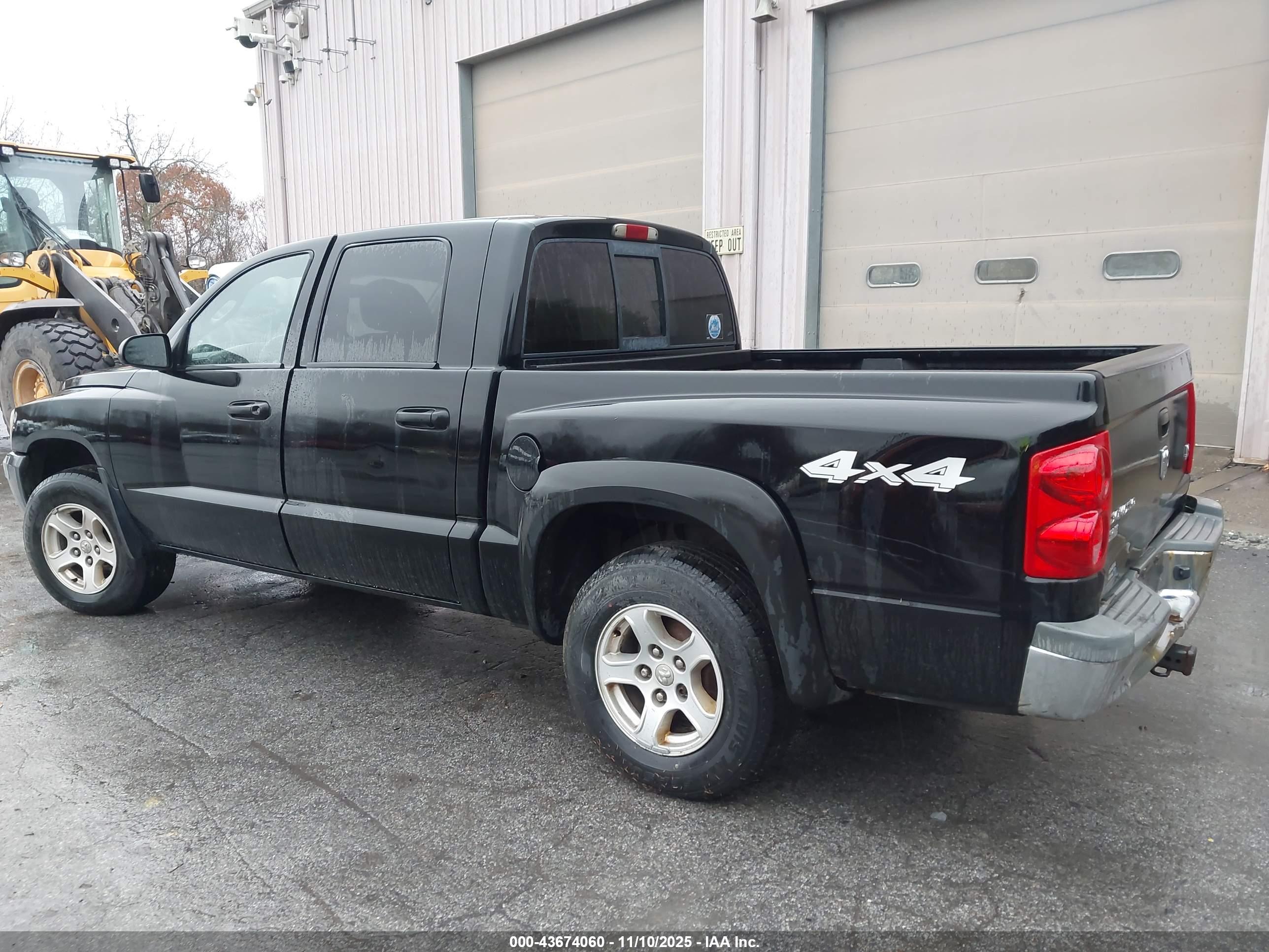 DODGE DAKOTA image 3