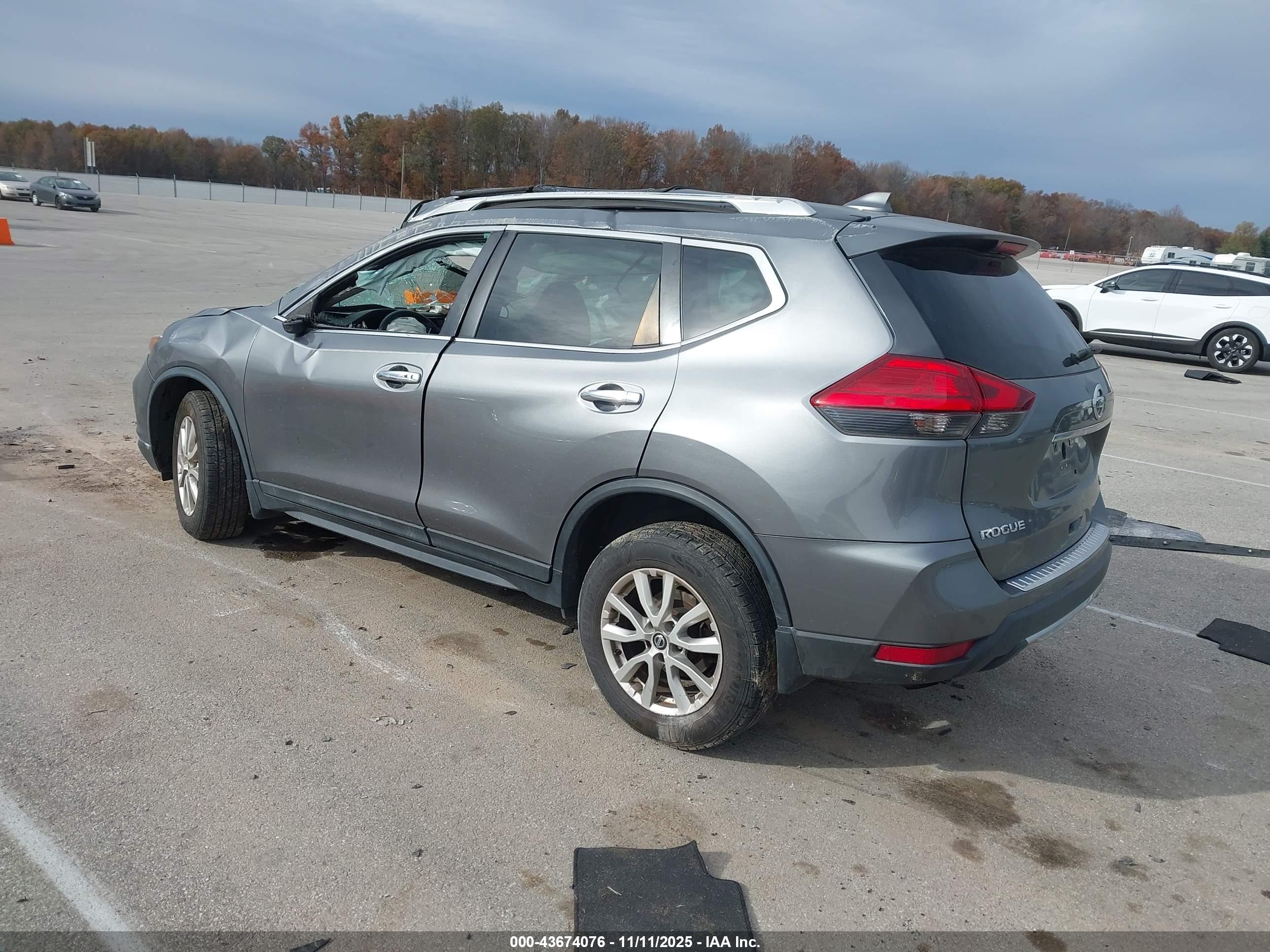 NISSAN ROGUE image 3