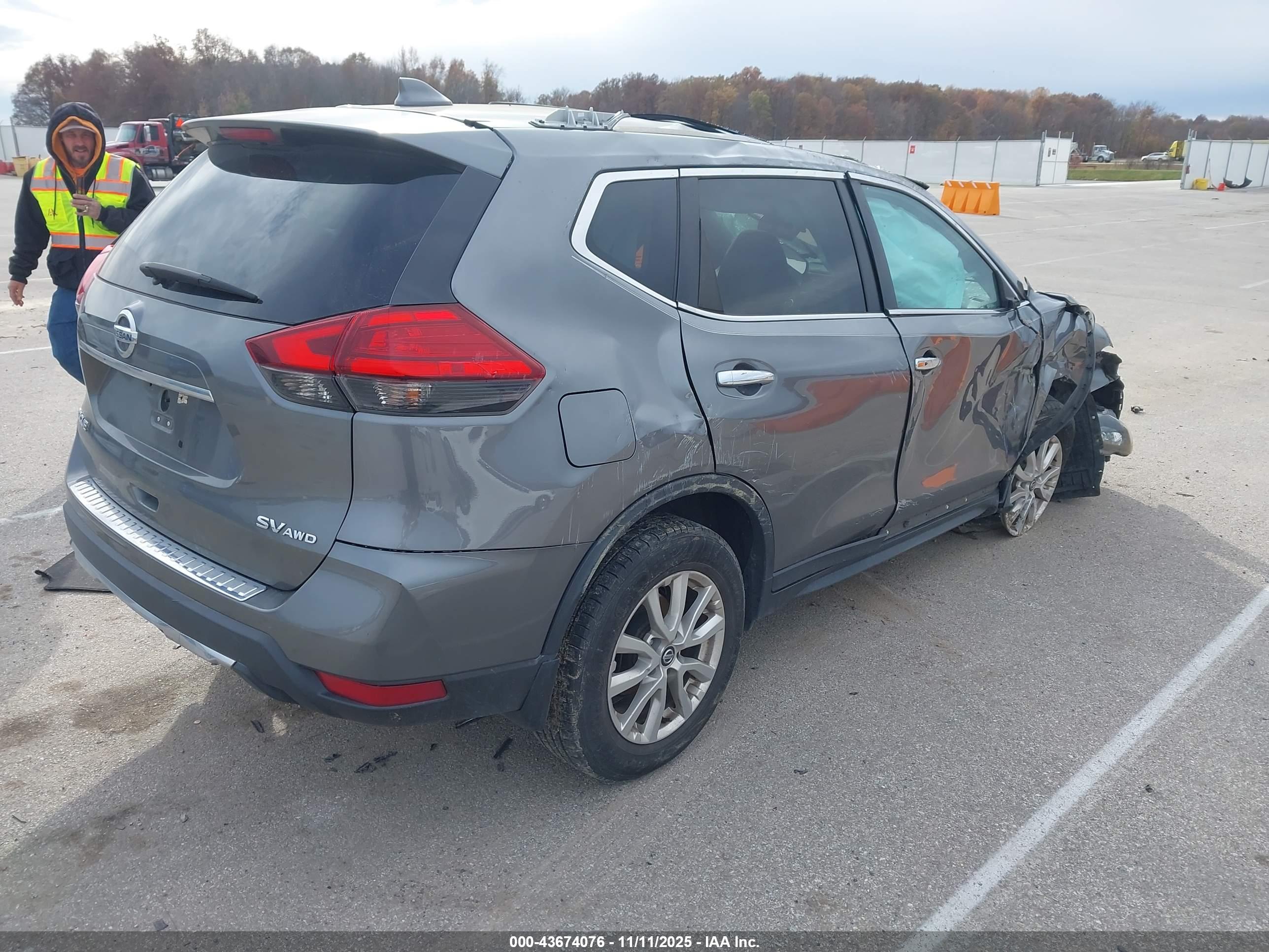 NISSAN ROGUE image 4