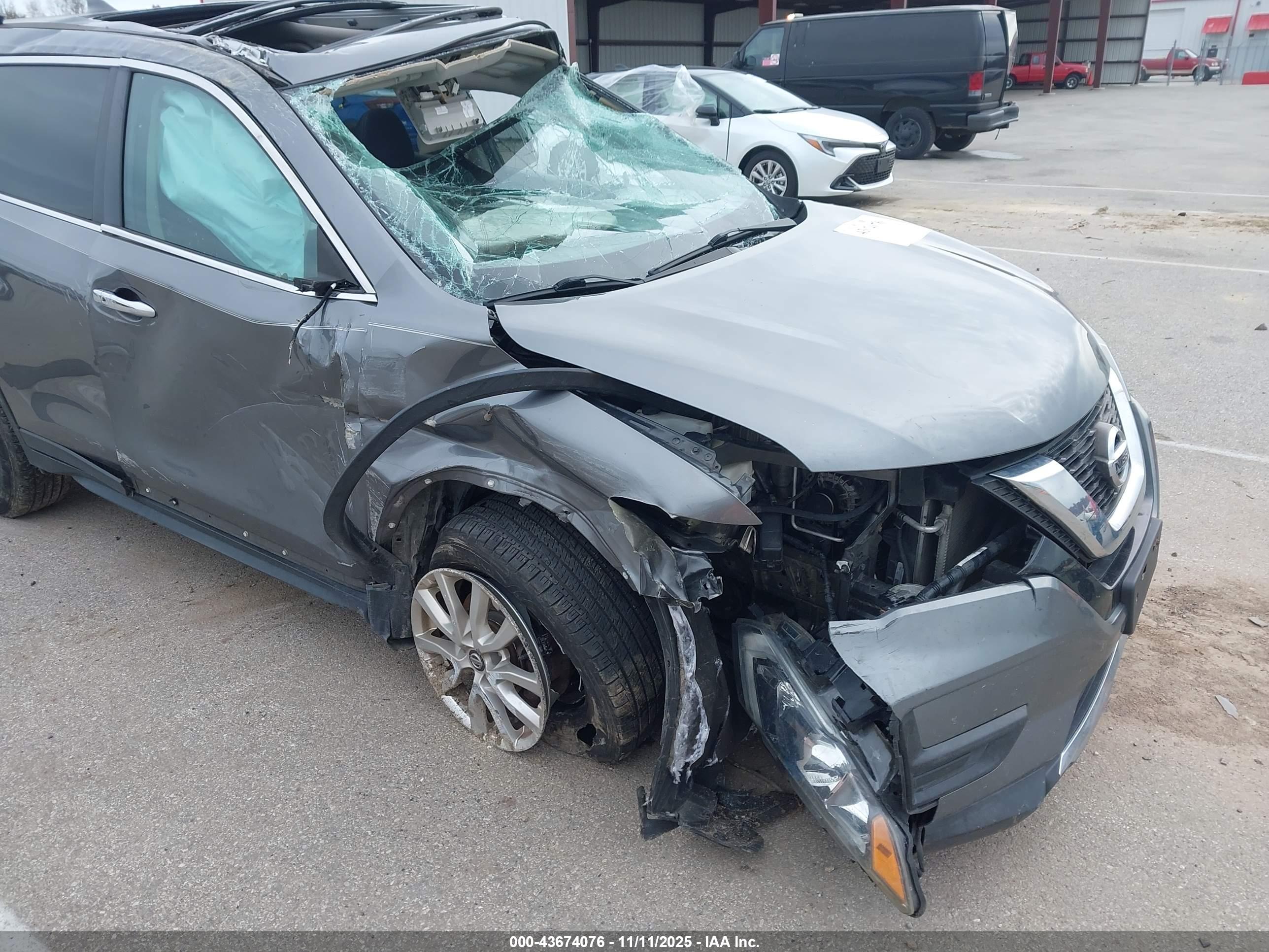 NISSAN ROGUE image 6