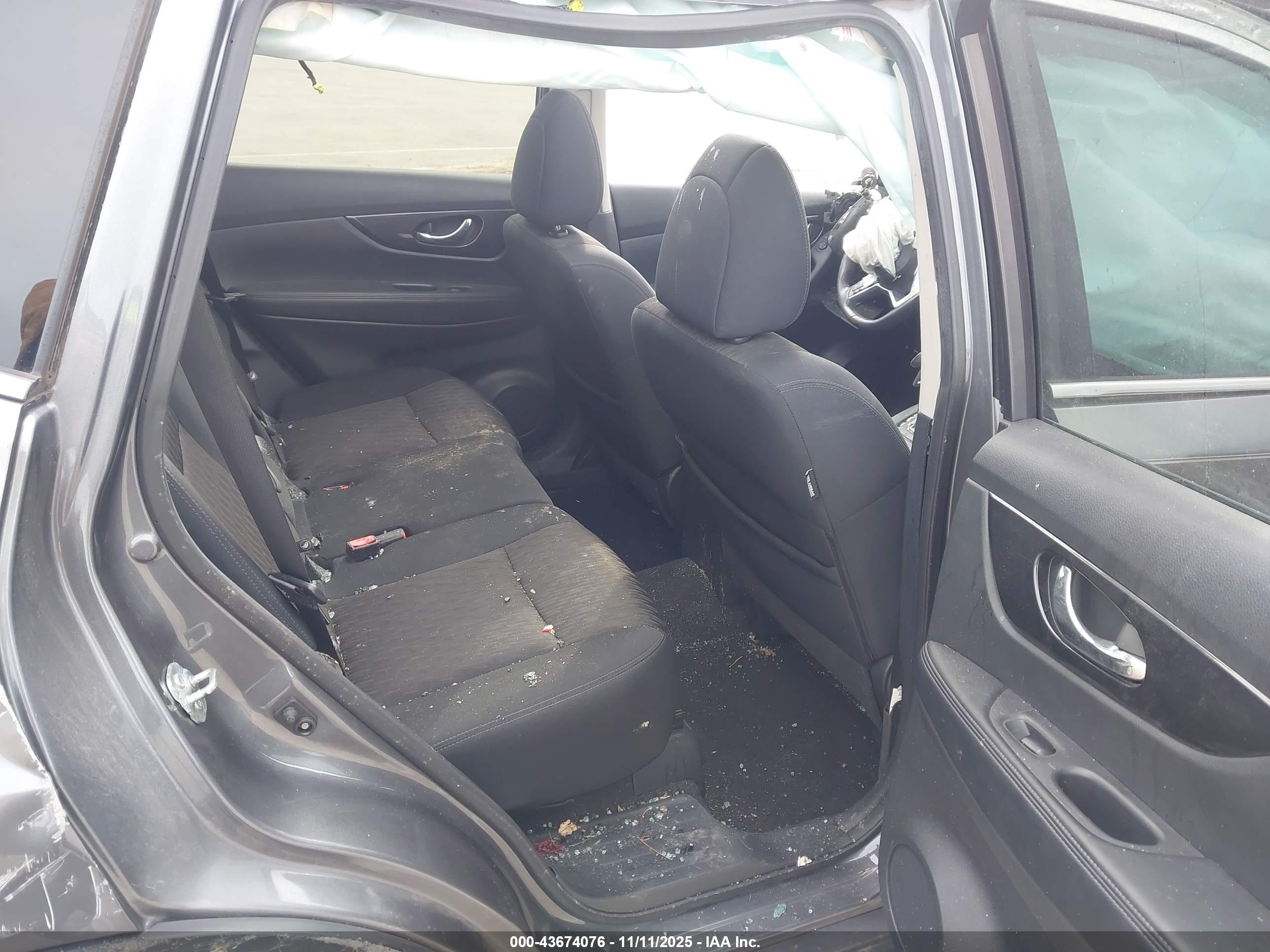 NISSAN ROGUE image 8