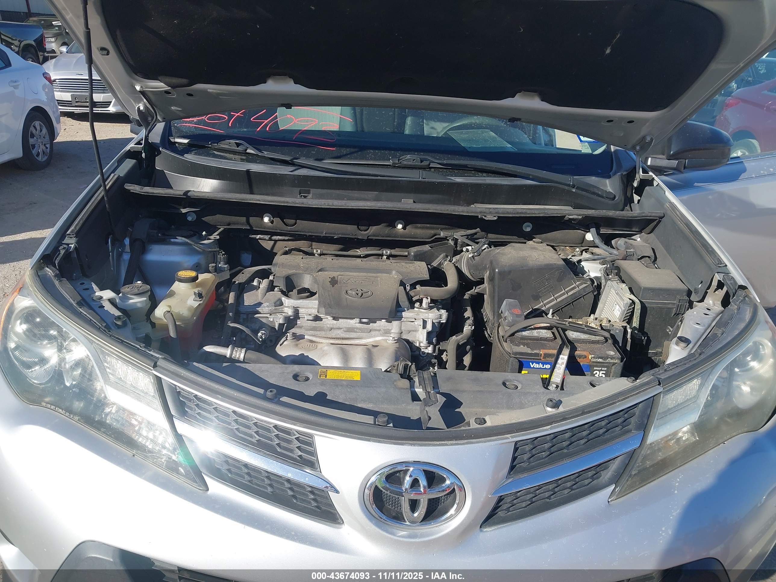 TOYOTA RAV4 image 10