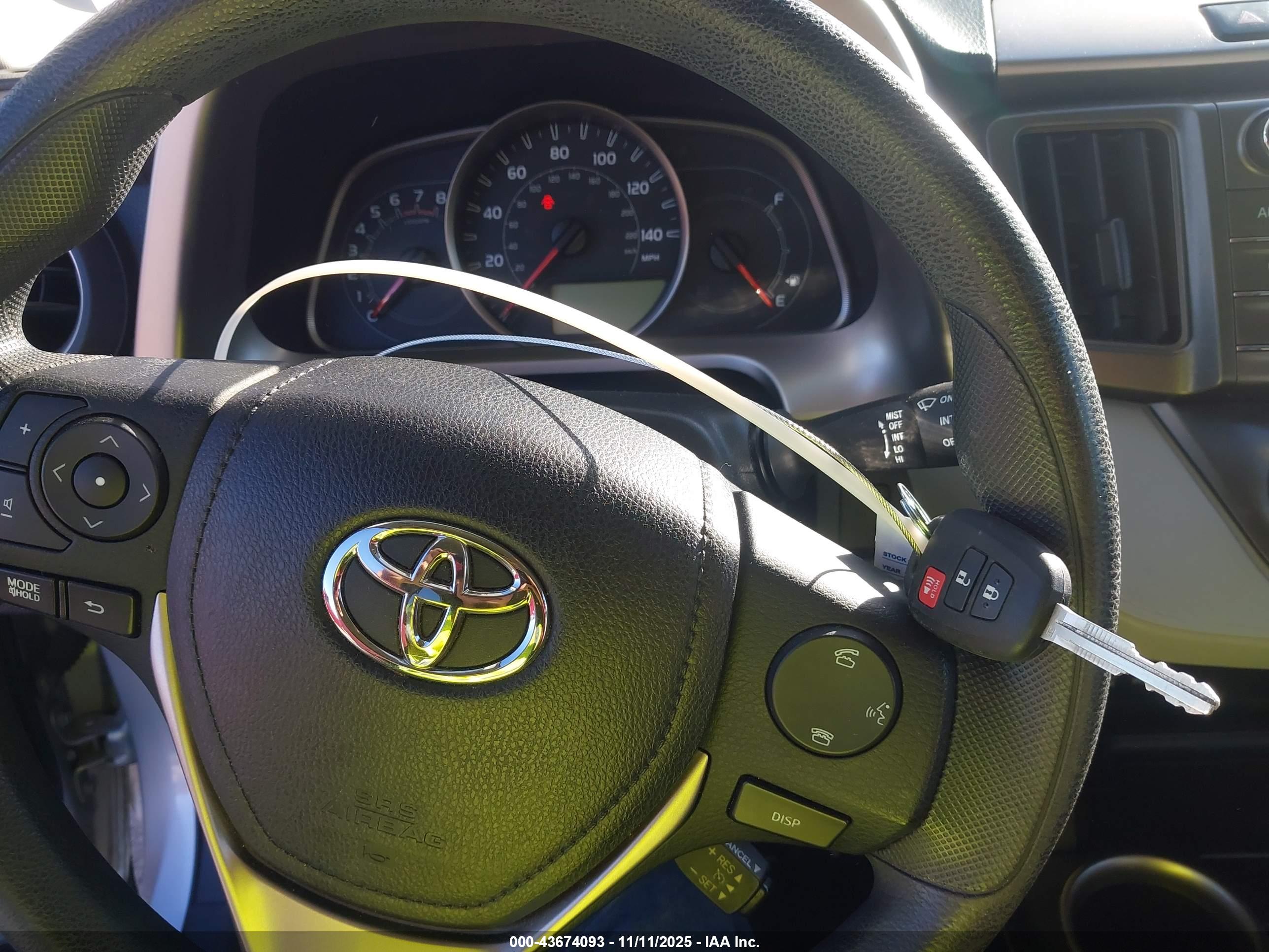 TOYOTA RAV4 image 11
