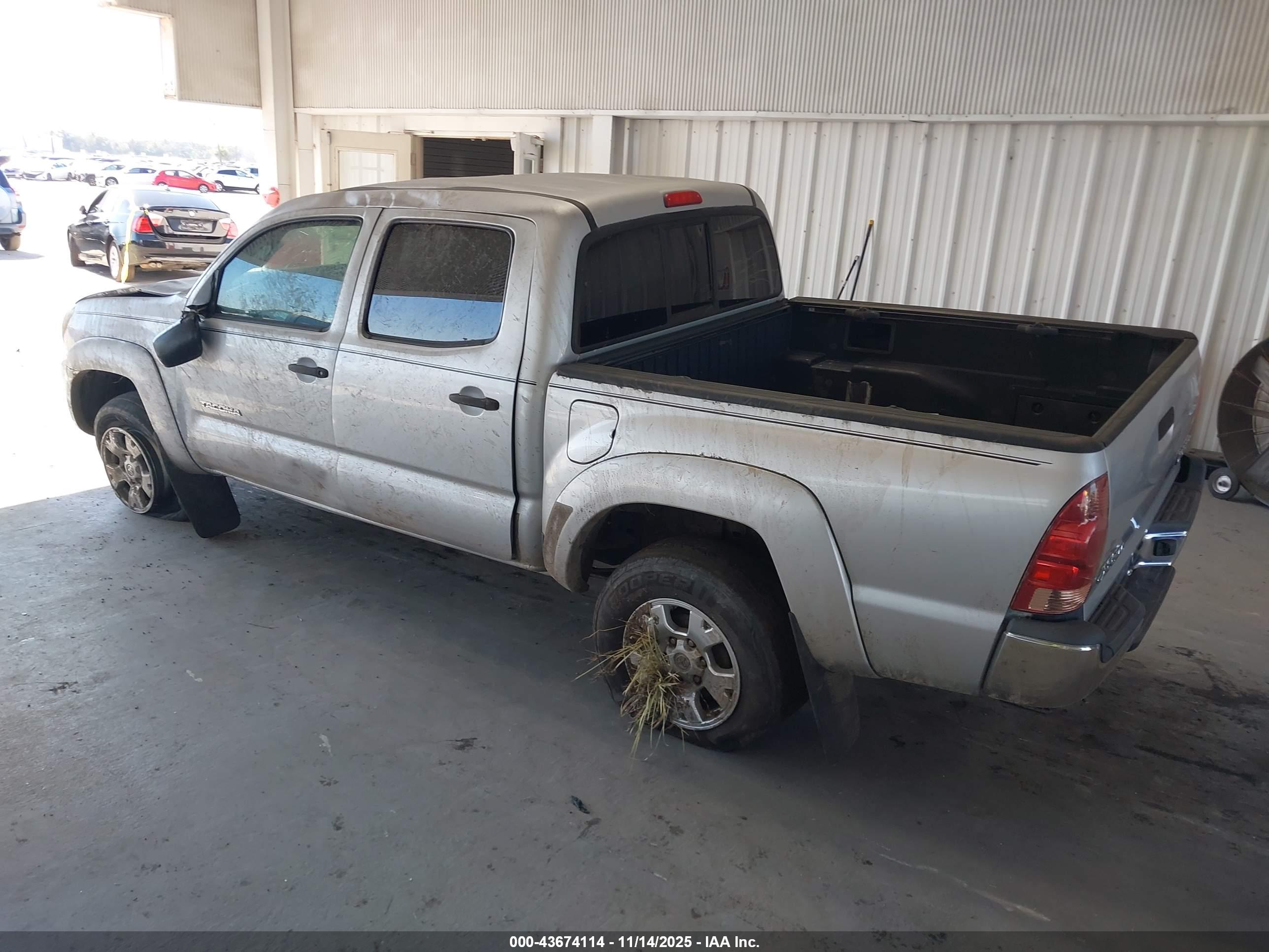 TOYOTA TACOMA image 3