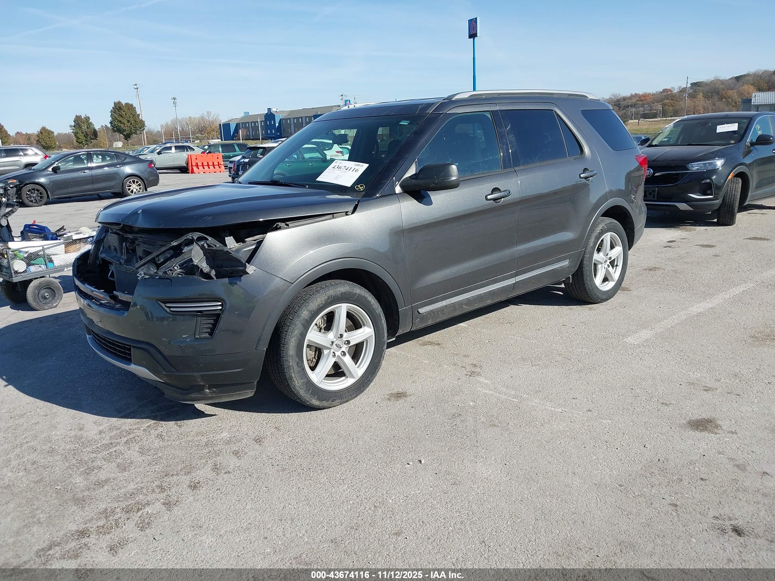 FORD EXPLORER image 2