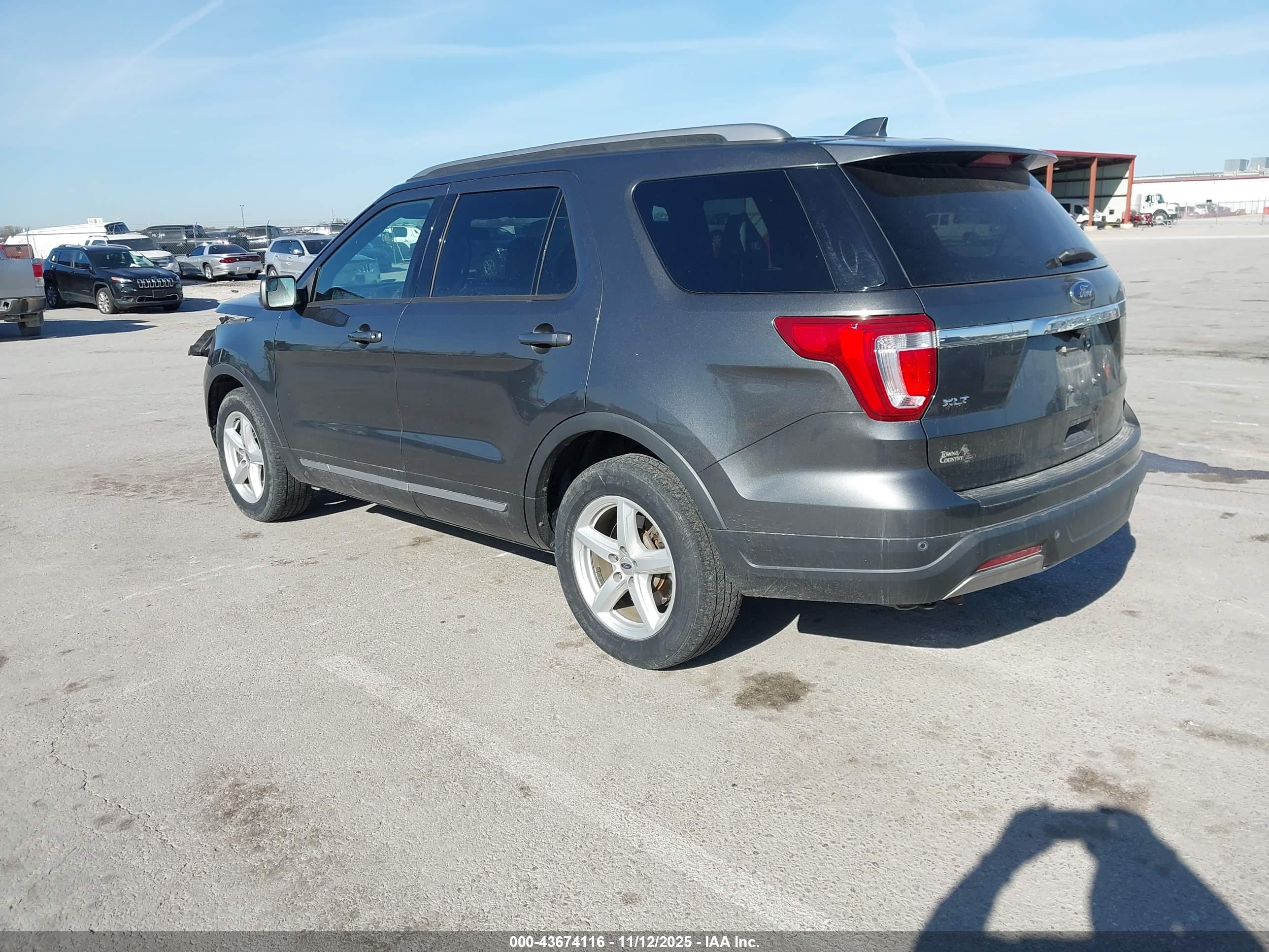 FORD EXPLORER image 3