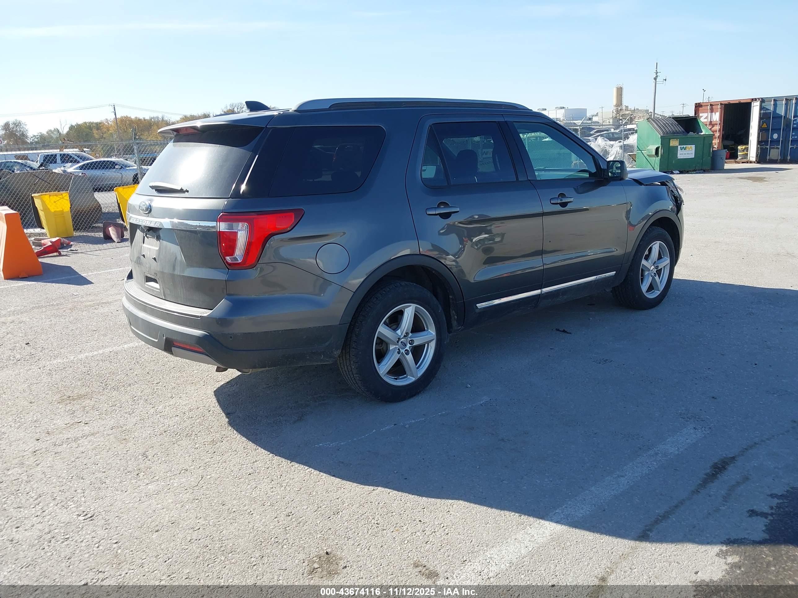 FORD EXPLORER image 4