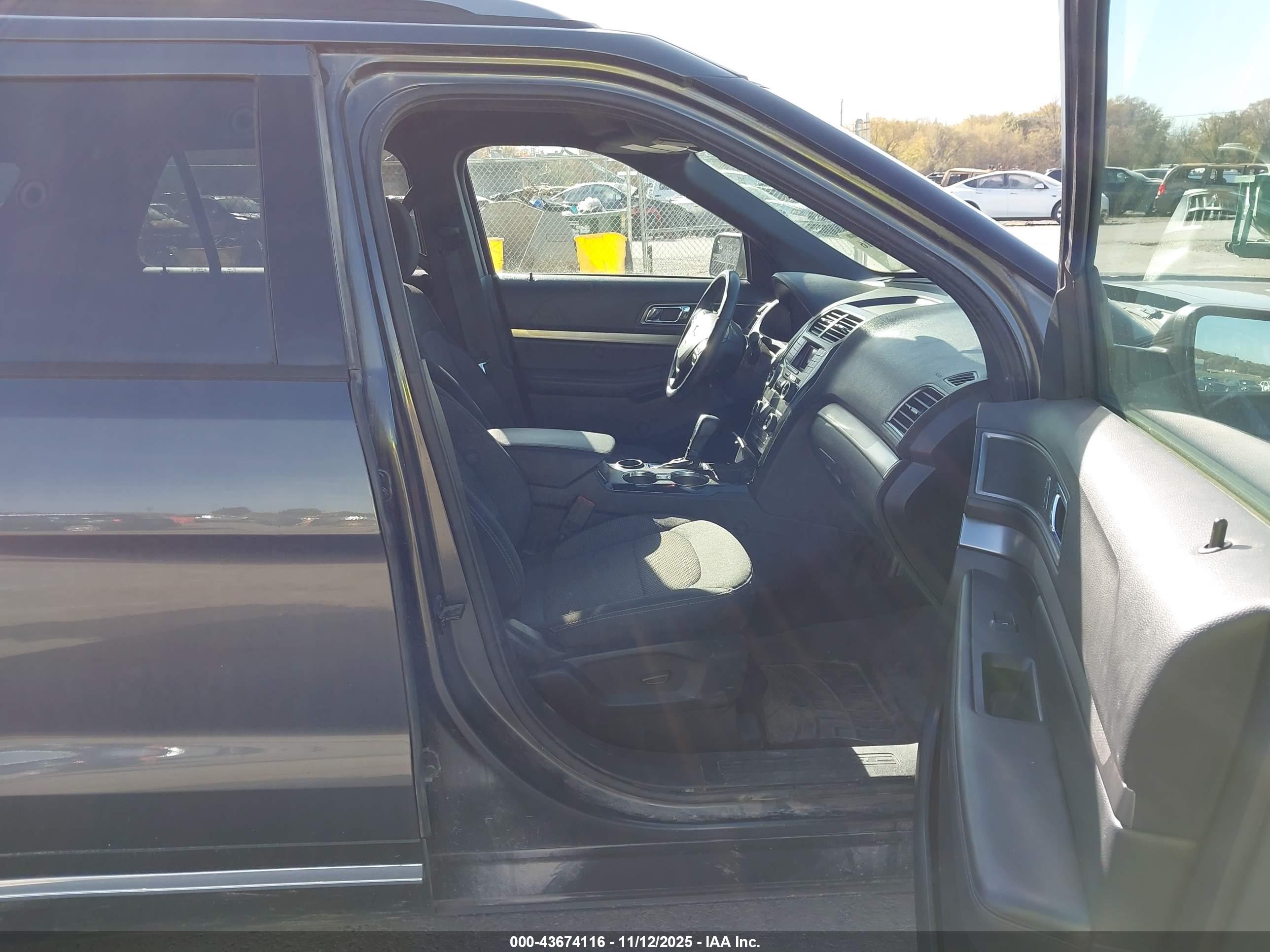FORD EXPLORER image 5