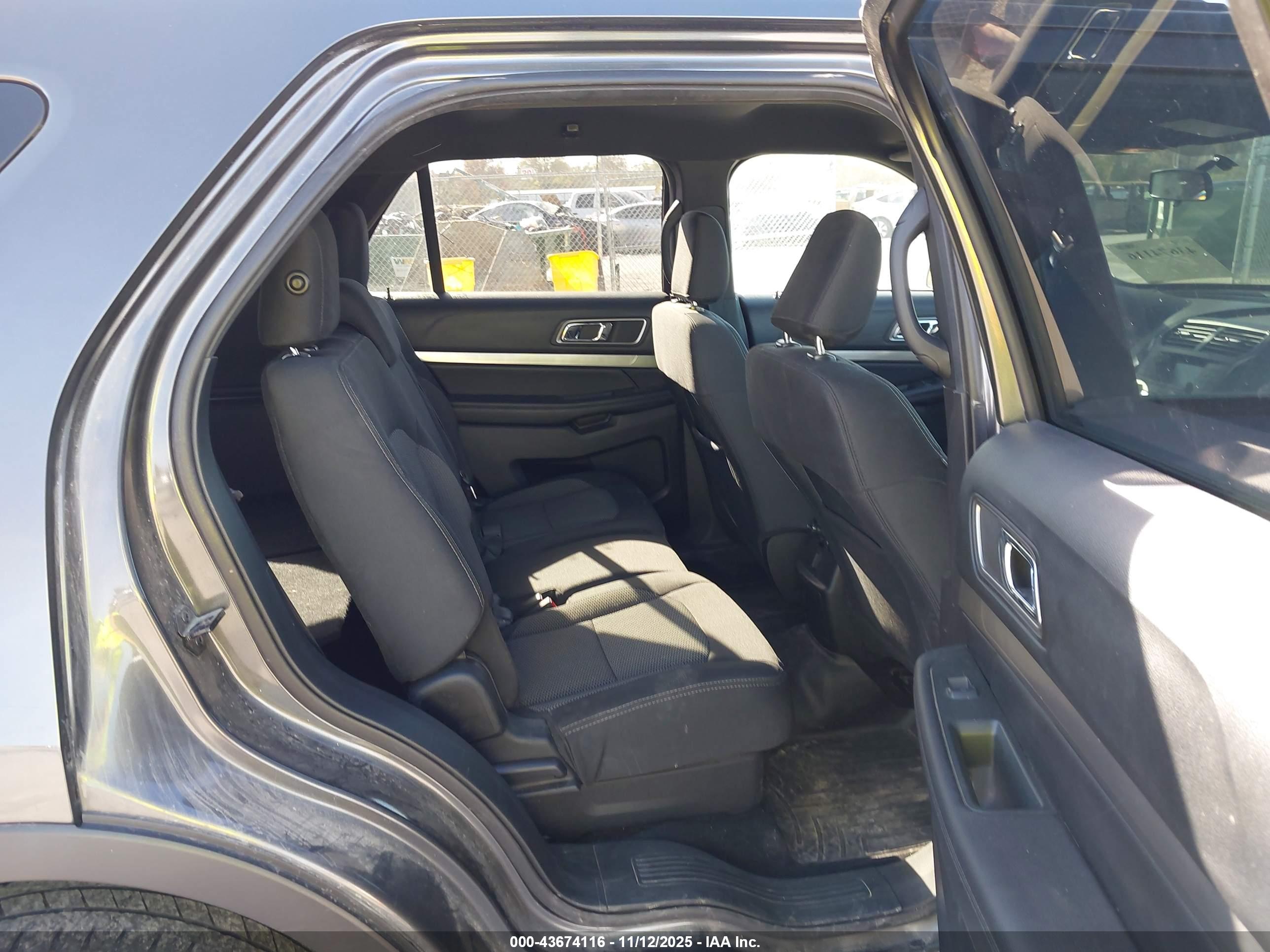 FORD EXPLORER image 8